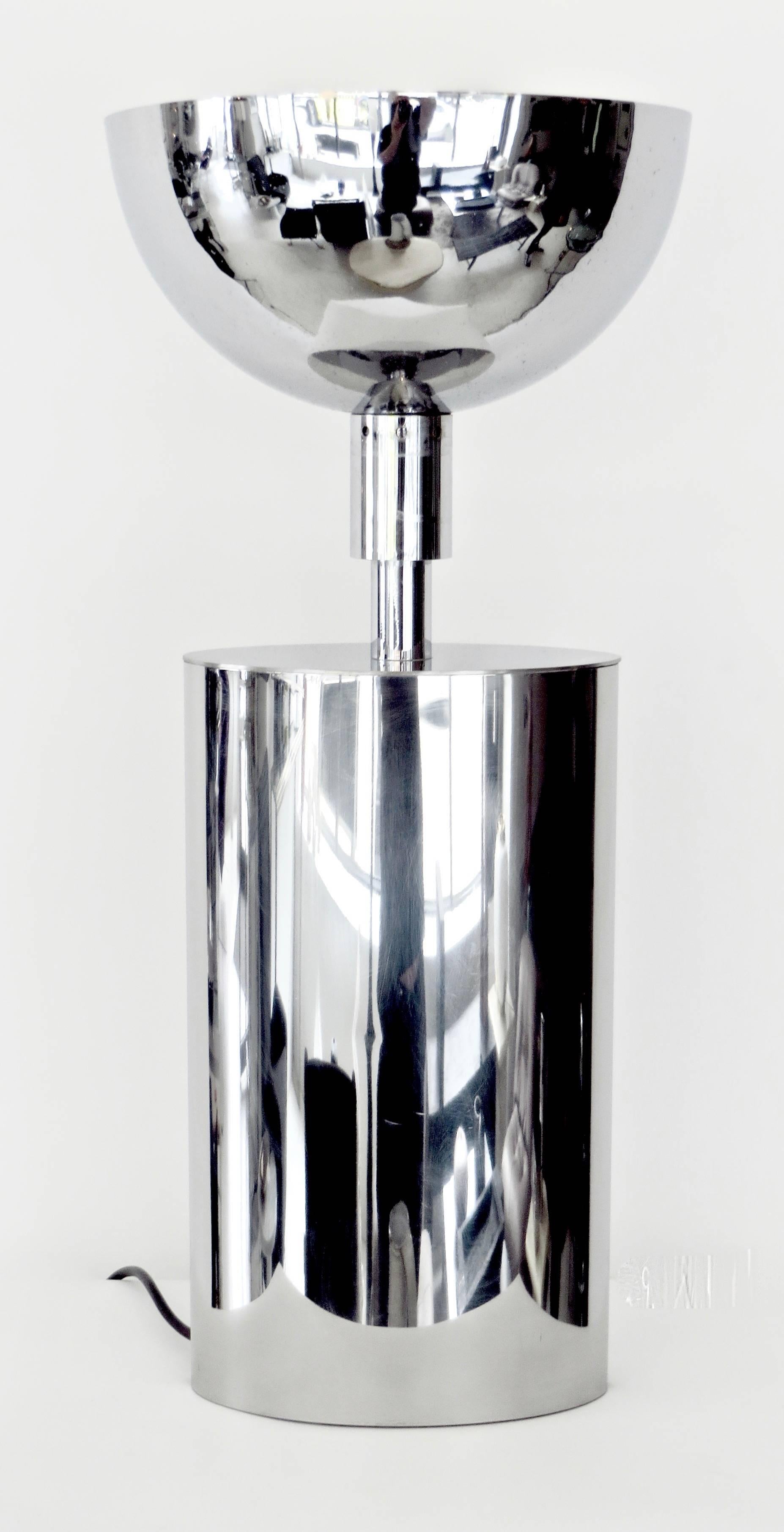 French Chrome-Plated Brass Sculptural Oval circa 1970 Table Lamp For Sale 4