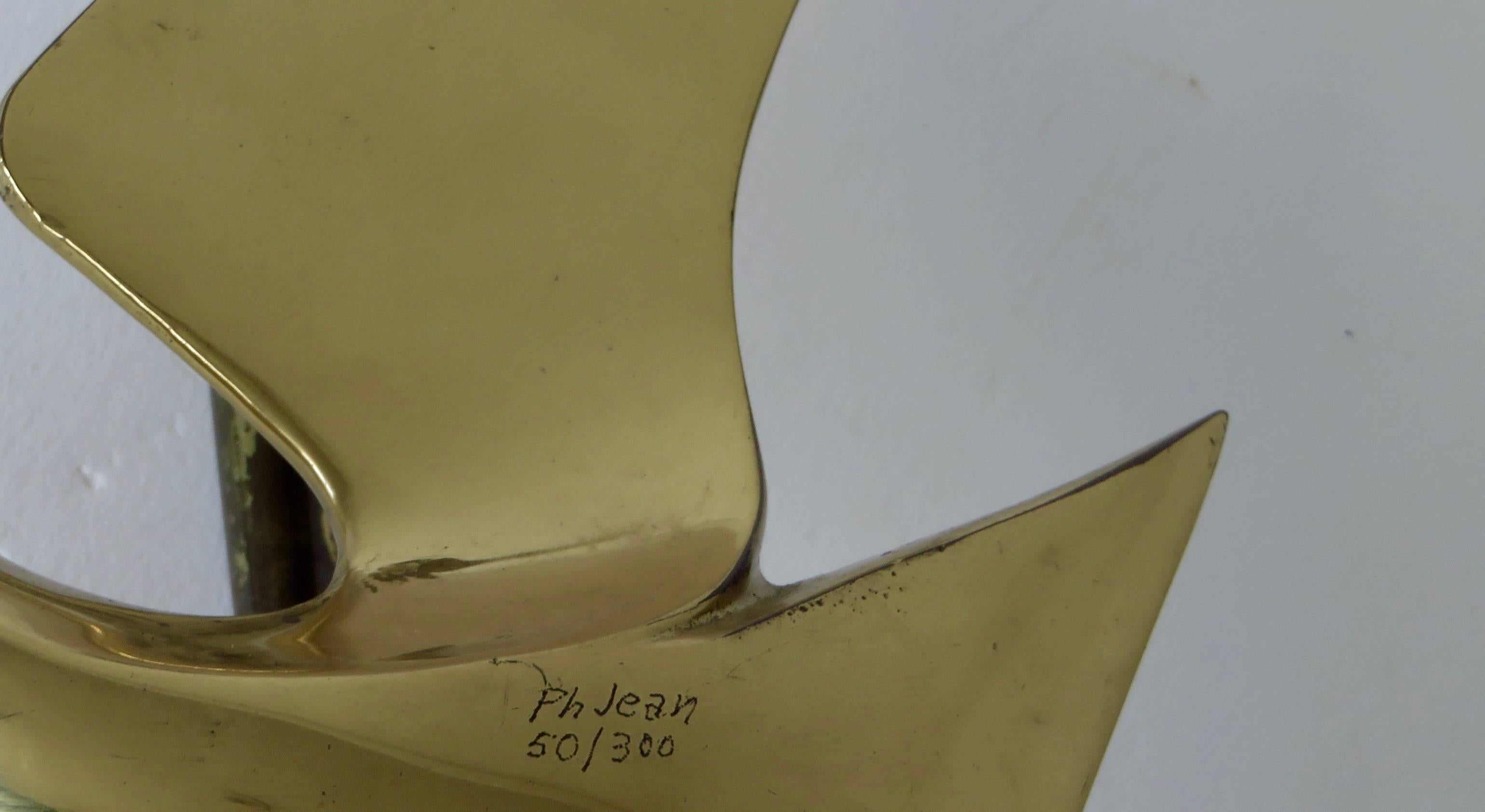 French artist Philippe Jean signed and numbered abstract bronze bird table lamp on square heavy black Lucite cube. 
This bird seems to be flying in space and is signed Ph. Jean and numbered 50/300, circa 1970.
There is patina on the armature