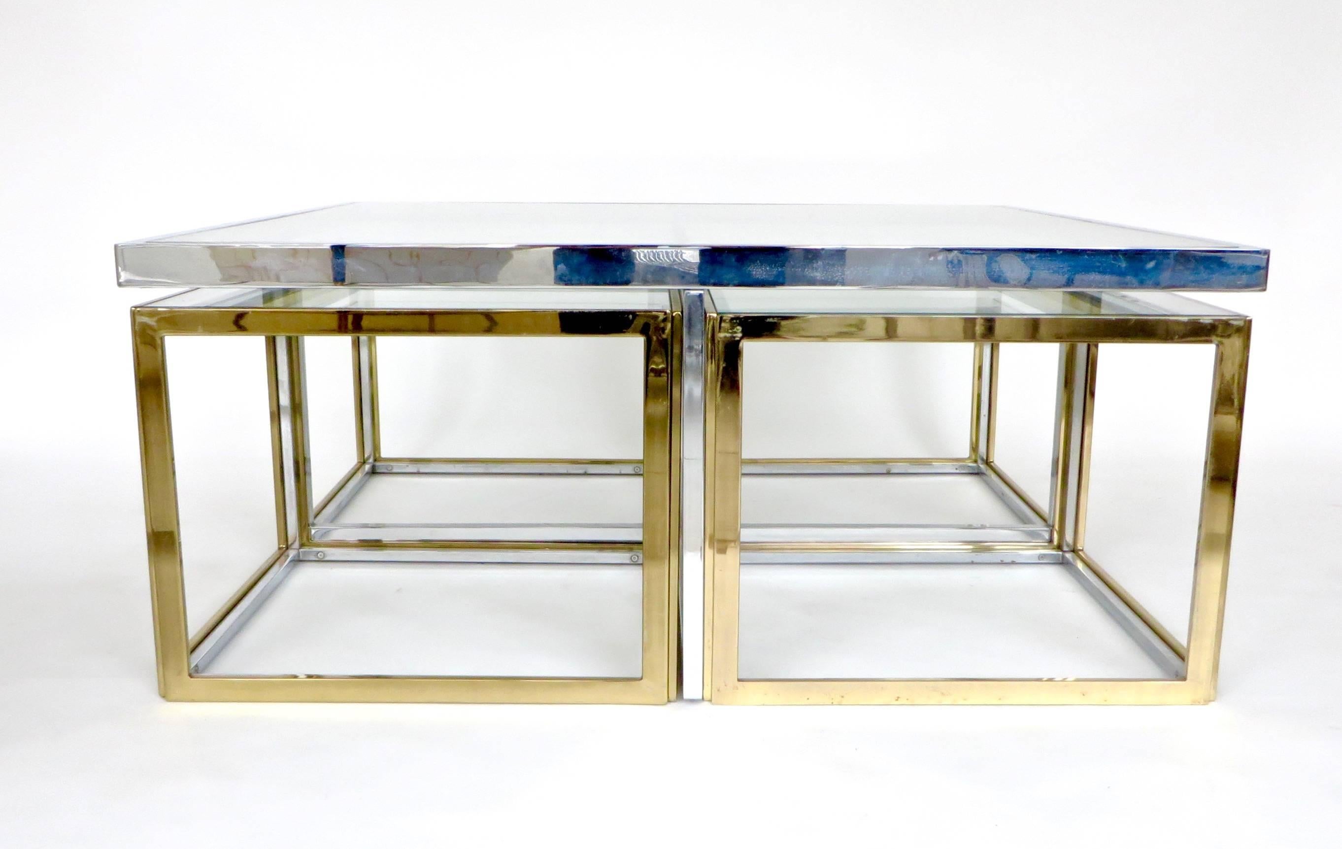 French Maison Jansen large inset glass topped coffee table consisting of one main table with four pull-out smaller tables with inset glass.
A French coffee table from the 1970s perfectly combining the style of chrome and brass in the same