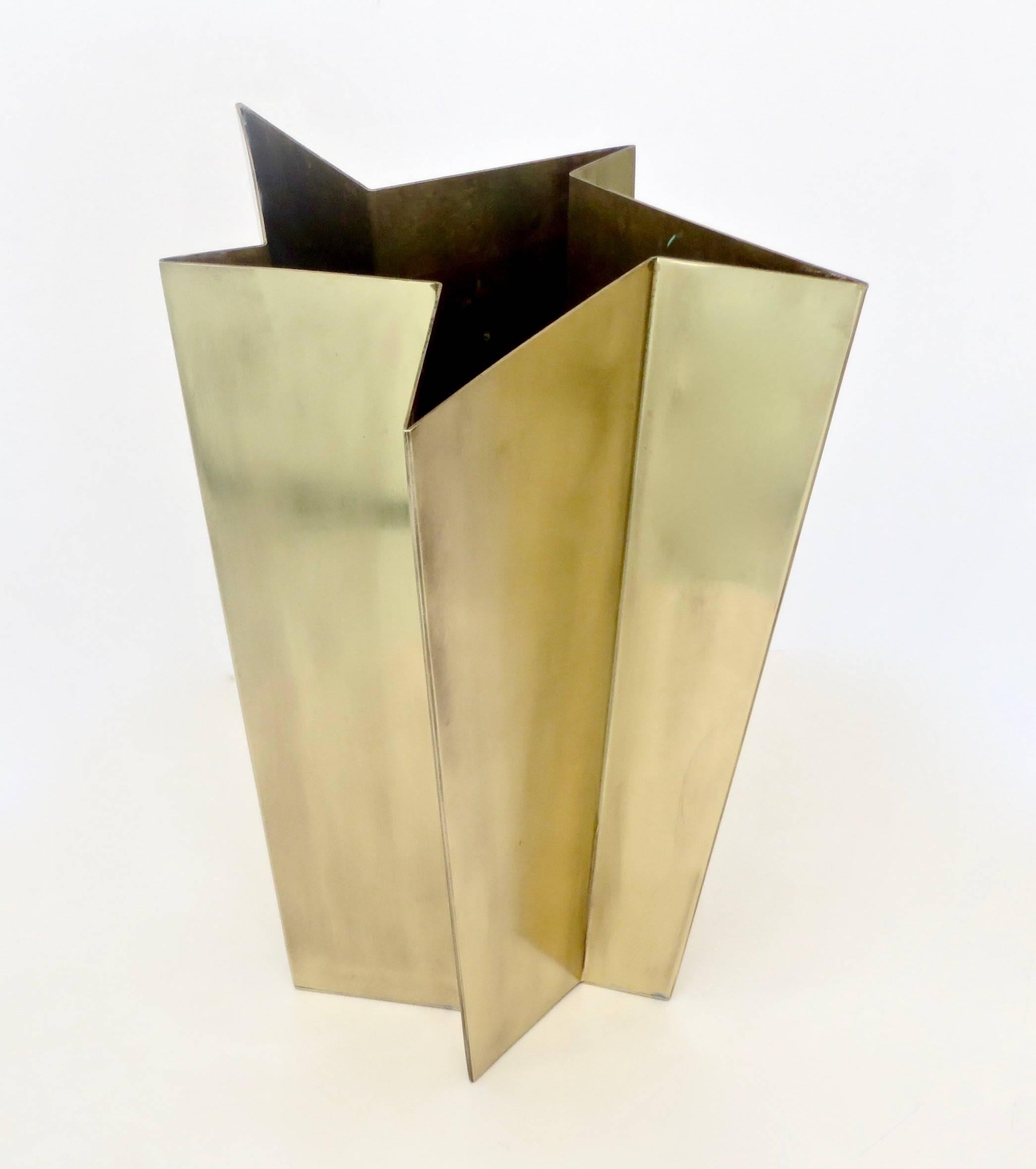 Italian Star Form Brass Vase by Tommaso Salocchi, Studio Salocchi 1