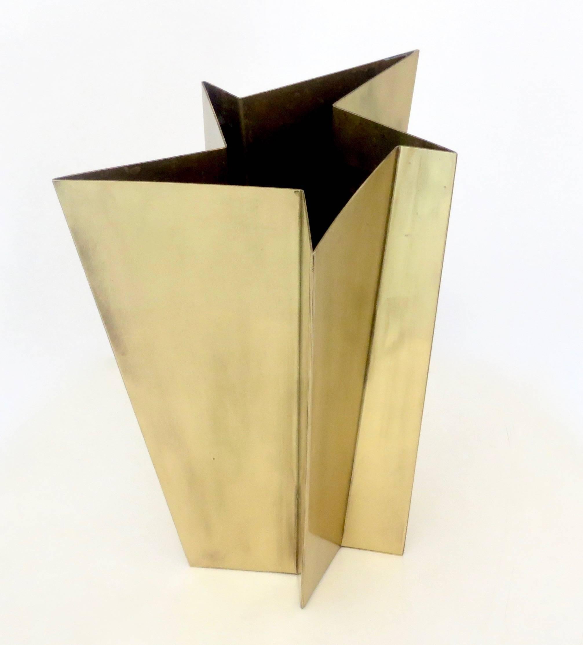 Italian Star Form Brass Vase by Tommaso Salocchi, Studio Salocchi 2