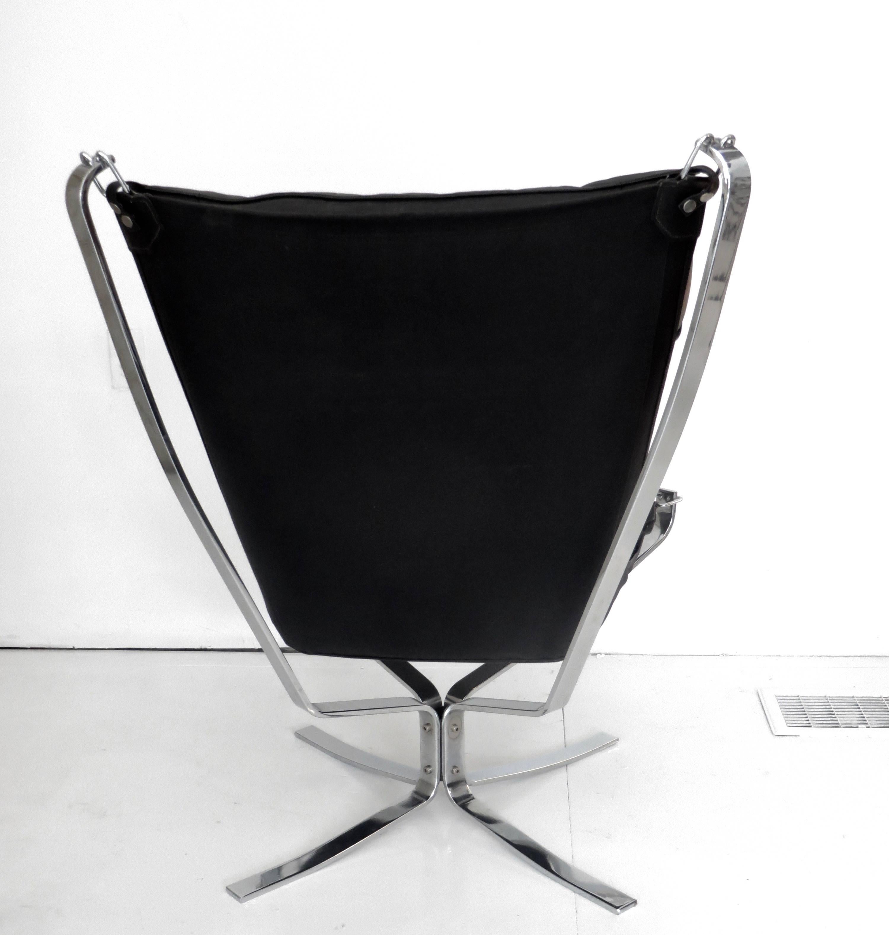 Pair of Sigurd Ressell Falcon Chairs in Black Leather Chrome-Plated Steel In Excellent Condition In Chicago, IL