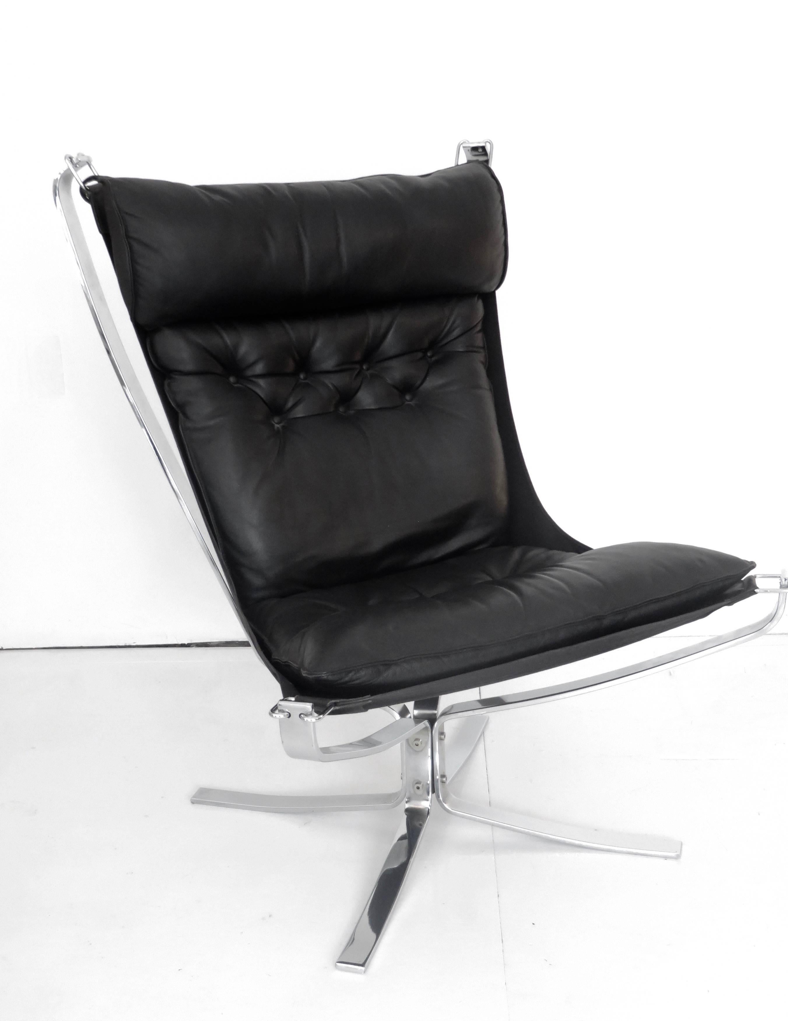 A pair of Sigurd Ressell Falcon lounge chairs in black leather and chrome-plated steel, Norway, 1971, manufactured by Vatne Lenestolfabrikk.
High back black leather in excellent! Condition with chrome-plated steel with no pitting or rusting. The