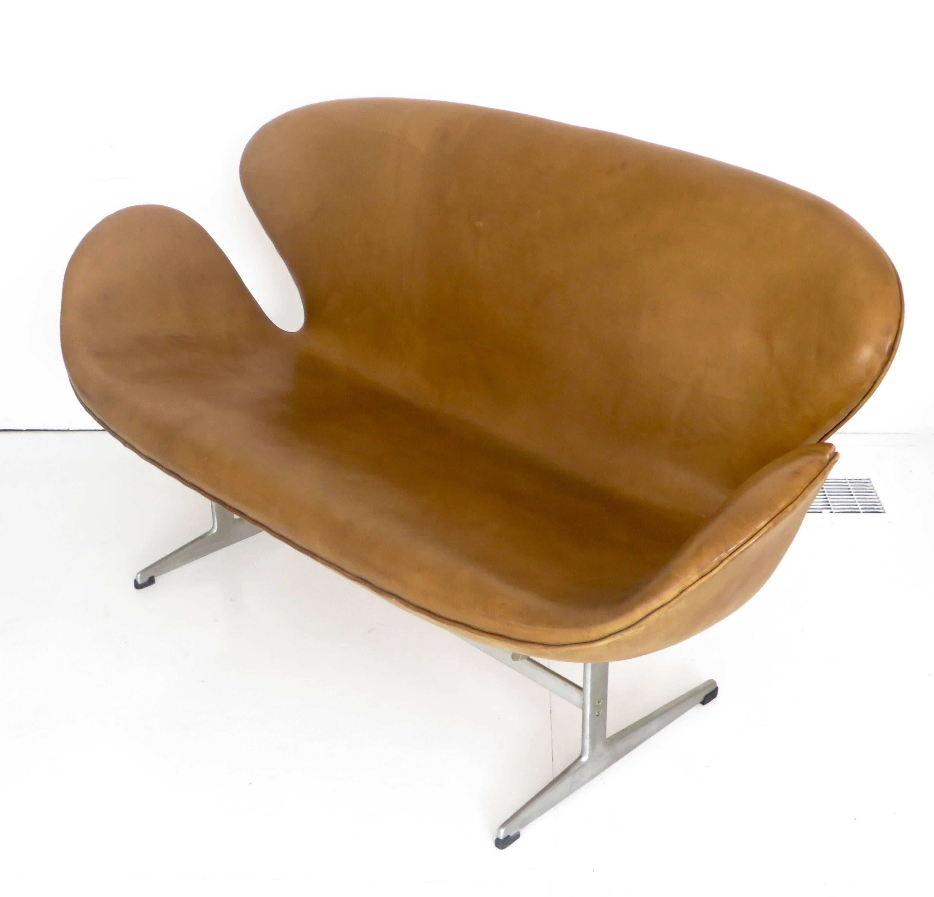 arne jacobsen couch
