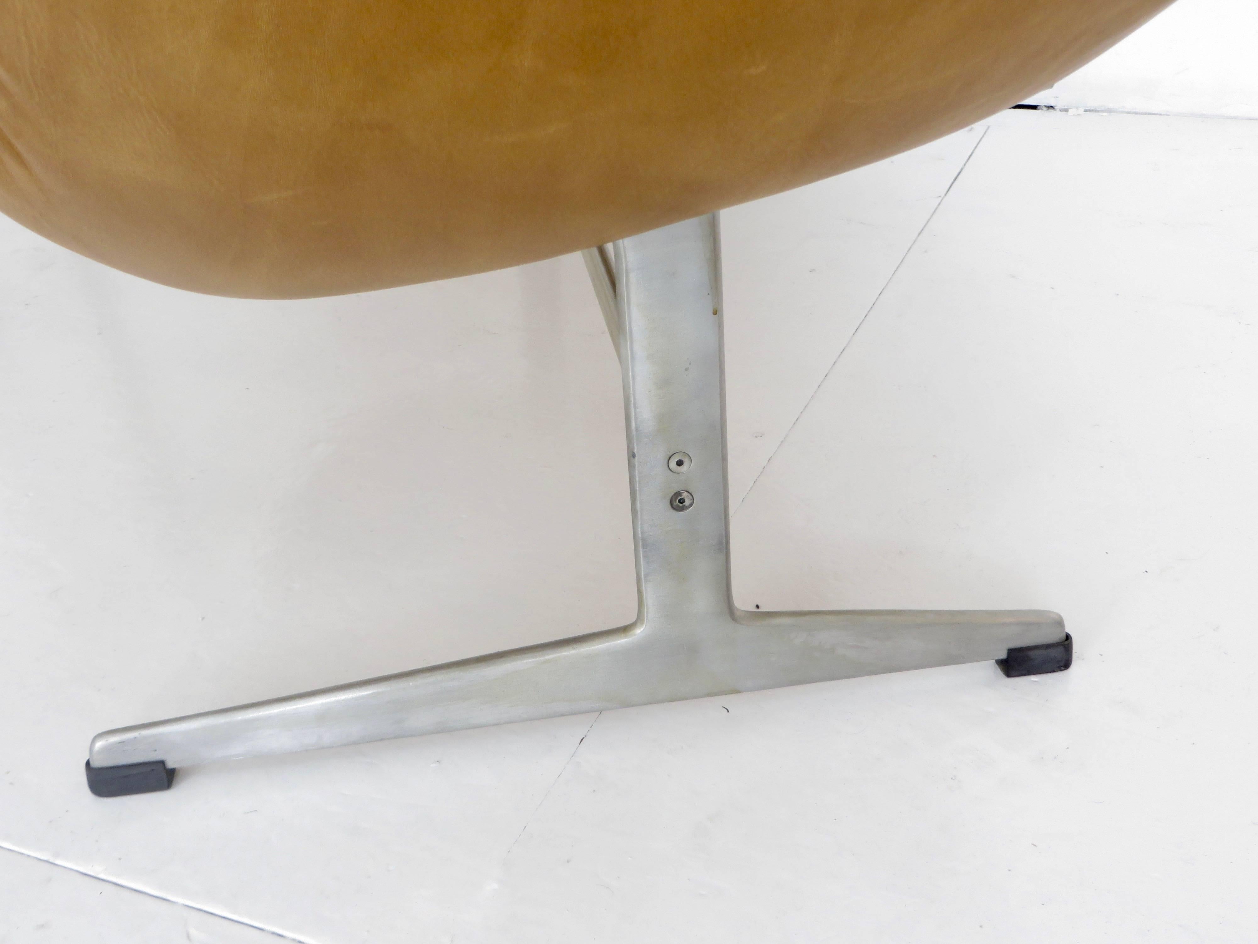 Danish Arne Jacobsen Swan Settee or Sofa Model 3321, Denmark, 1958