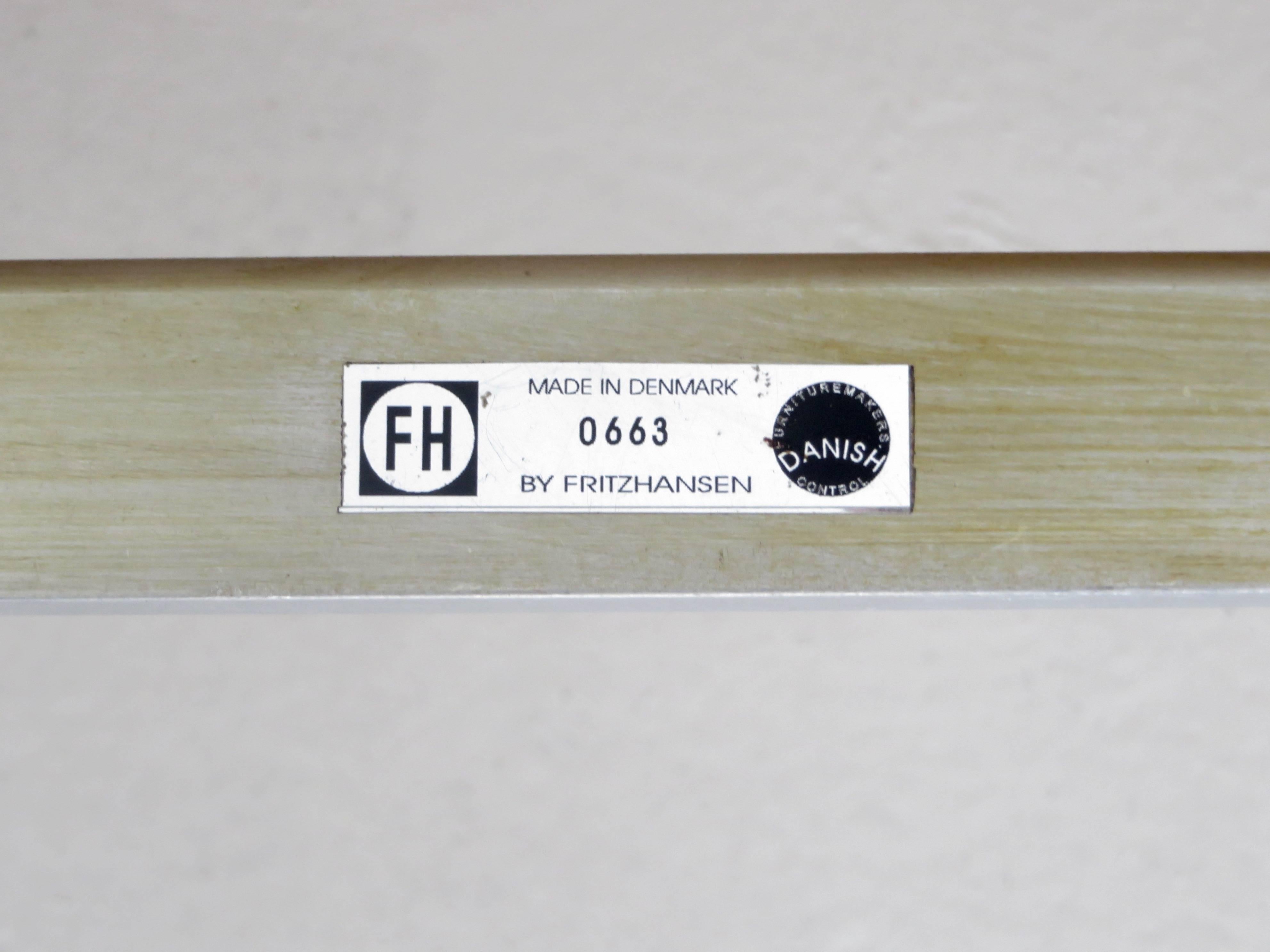 Arne Jacobsen Swan Settee or Sofa Model 3321, Denmark, 1958 In Excellent Condition In Chicago, IL