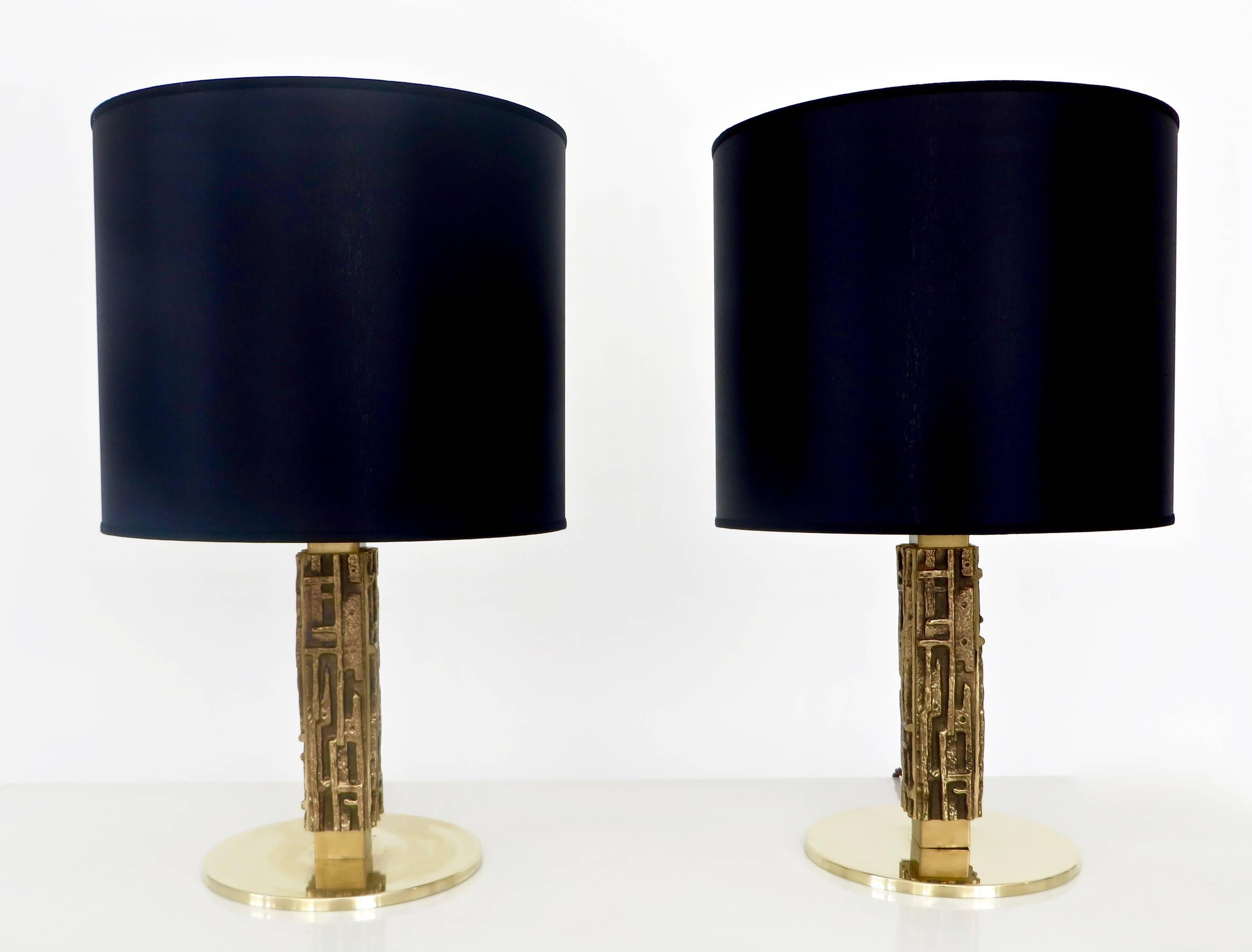 A pair of Luciano Frigerio bronze sculptural table lamps by Esperia with black linen and shiny gold paper lined new shades.
Beautiful patina with little signs of wear on the base.
A sculptural squared column on round brass base which is 9.75