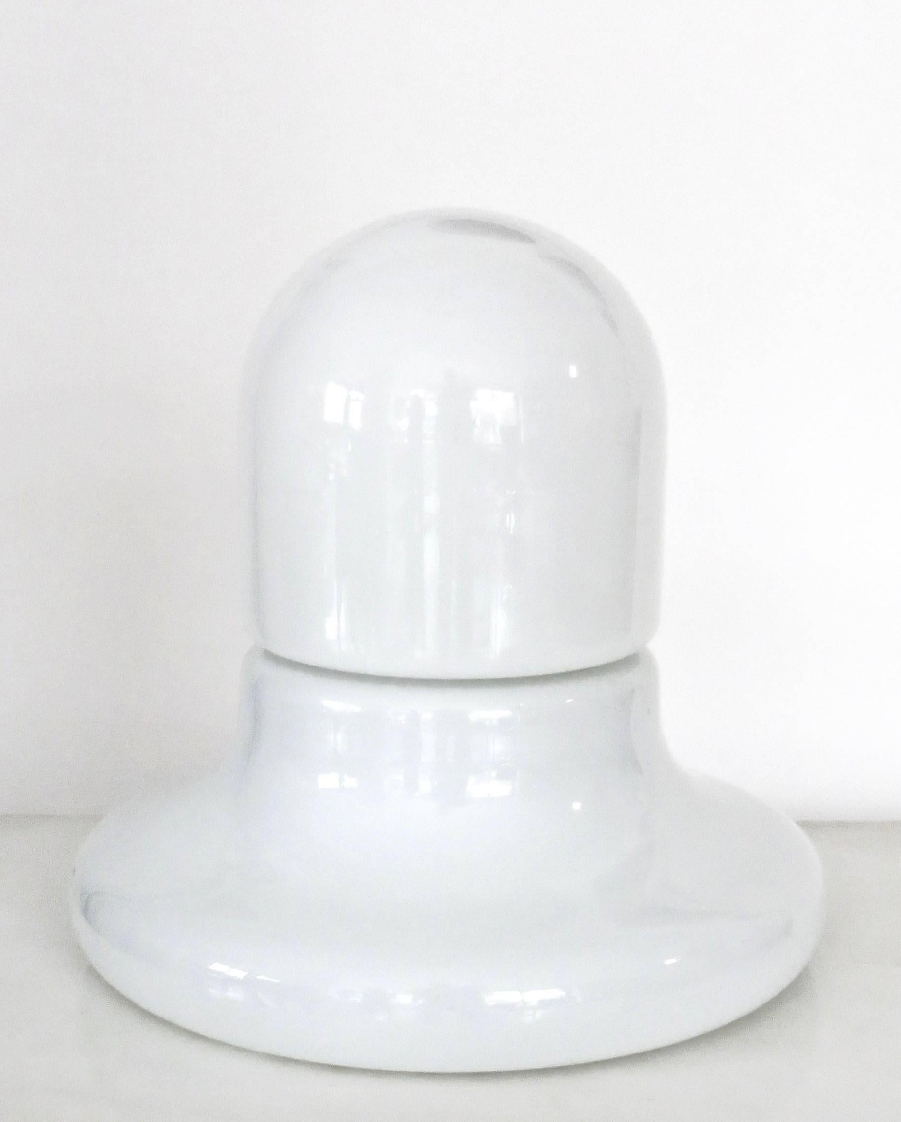 Milieu du XXe siècle Claudio Salocchi Zea lampe de table ou lampadaire italienne en verre opaque pour Lumenform en vente