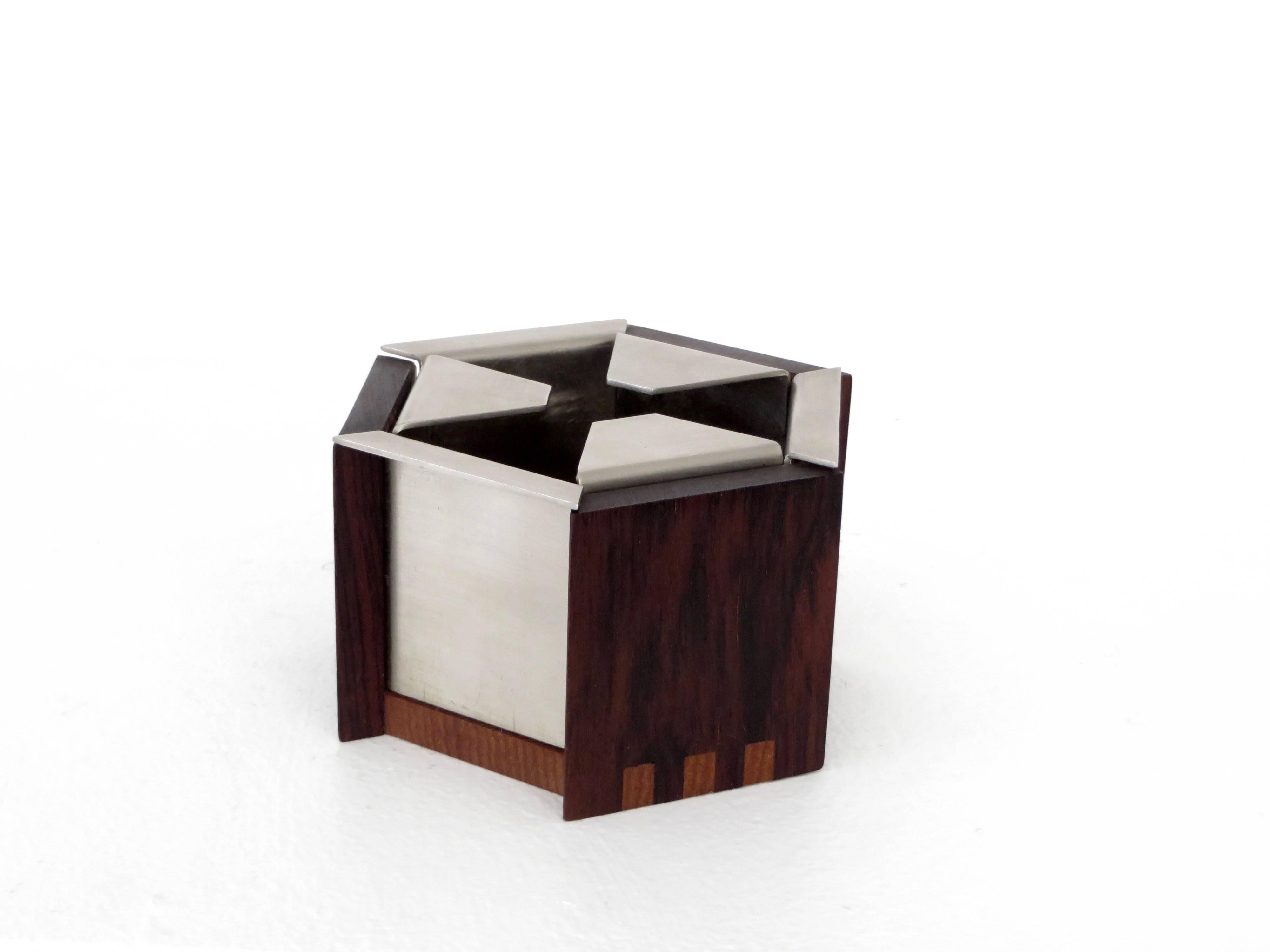 A rosewood and walnut posacenere or ashtray model 1402 designed by Ico Parisi for Stildomuselezione, circa 1959.
Ashtray 5