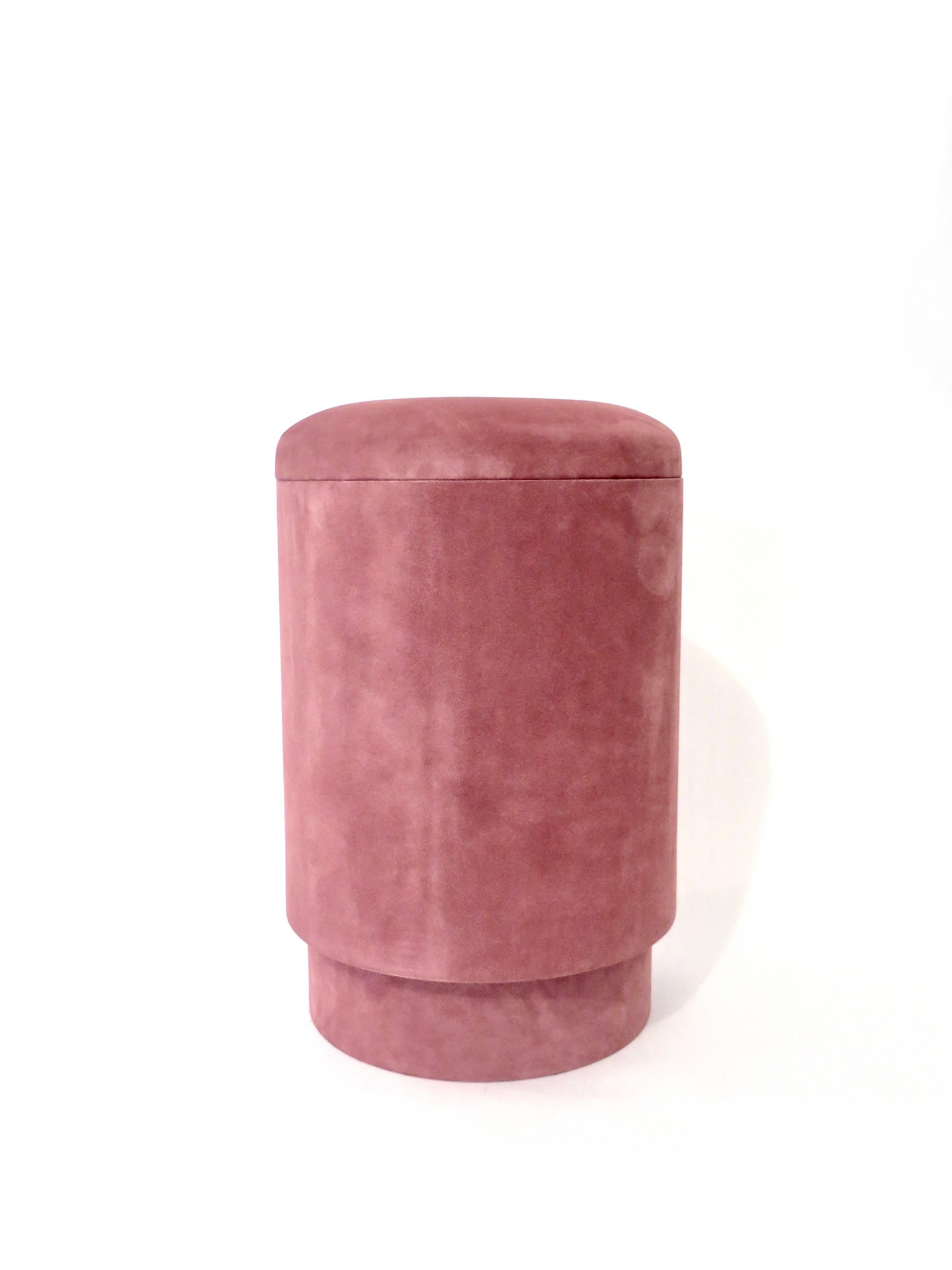 A Michael Verheyden pouf or tabou with storage covered in pink suede.
Pouf with storage space covered in the most beautiful suede in the color rose.
Covered in black suede inside.
Michael Verheyden is a Belgium based designer creating home