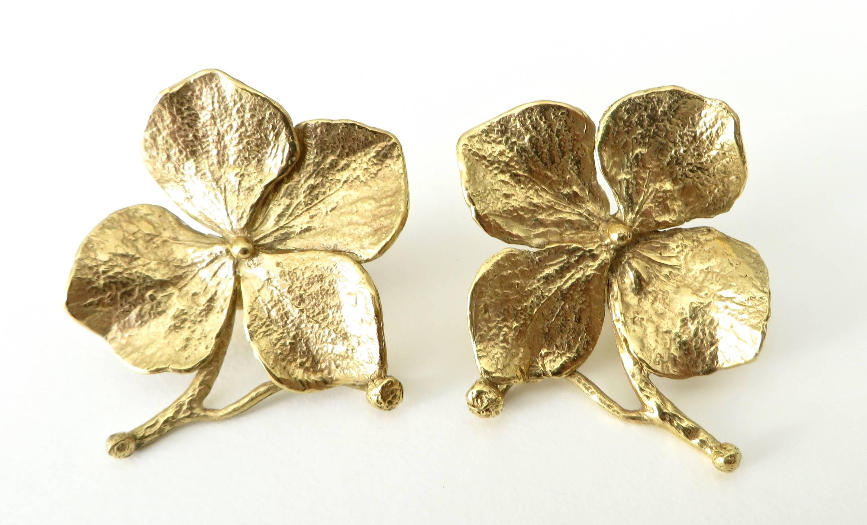 A pair of hortensia floral earring by French artist Claude Lalanne. 
Editioned for Artcurial. 
Bronze doré. 
Signed and numbered 78/250.