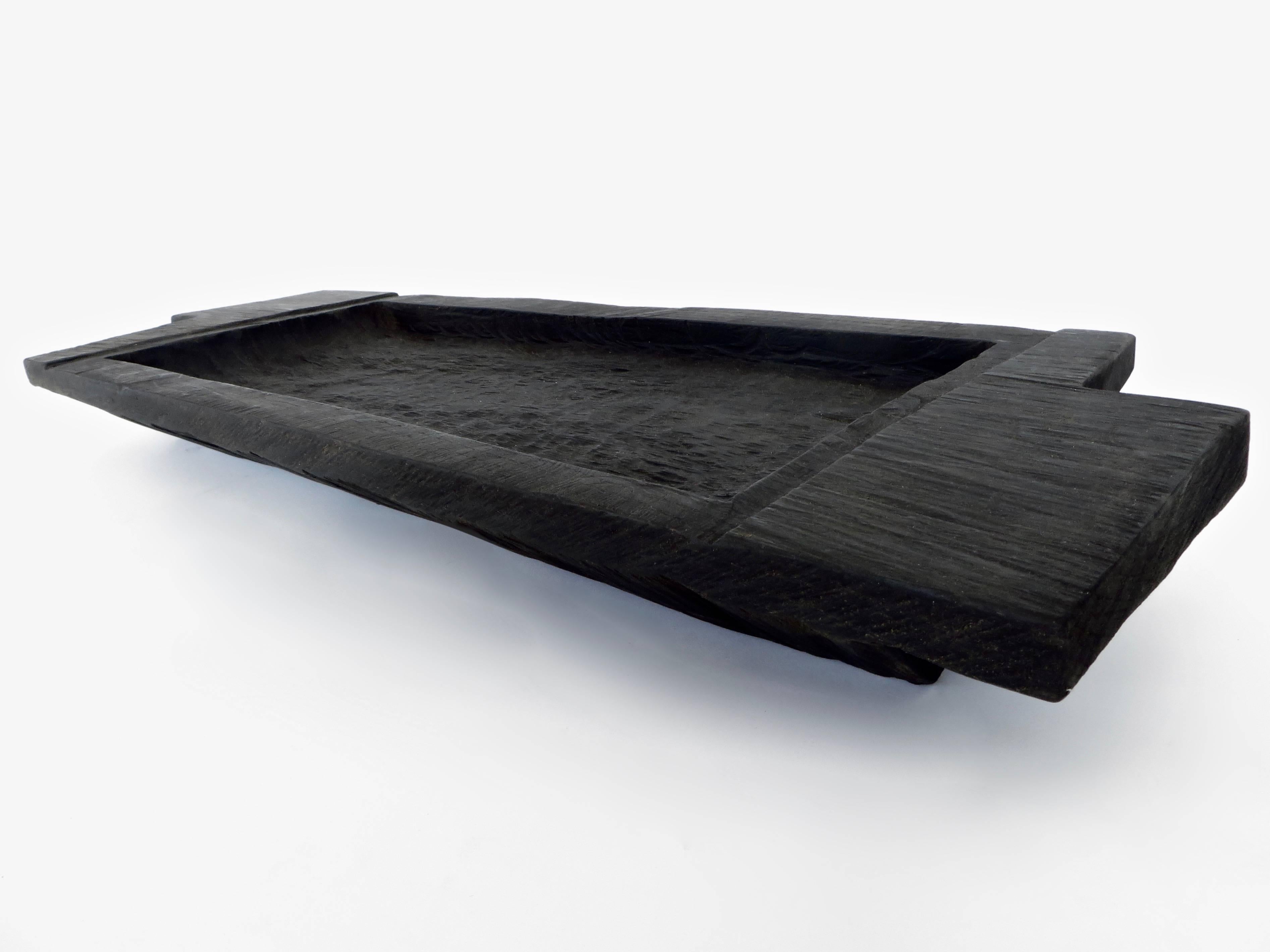 Modern Carved Russian Oak Serving Tray by SOHA CONCEPT 