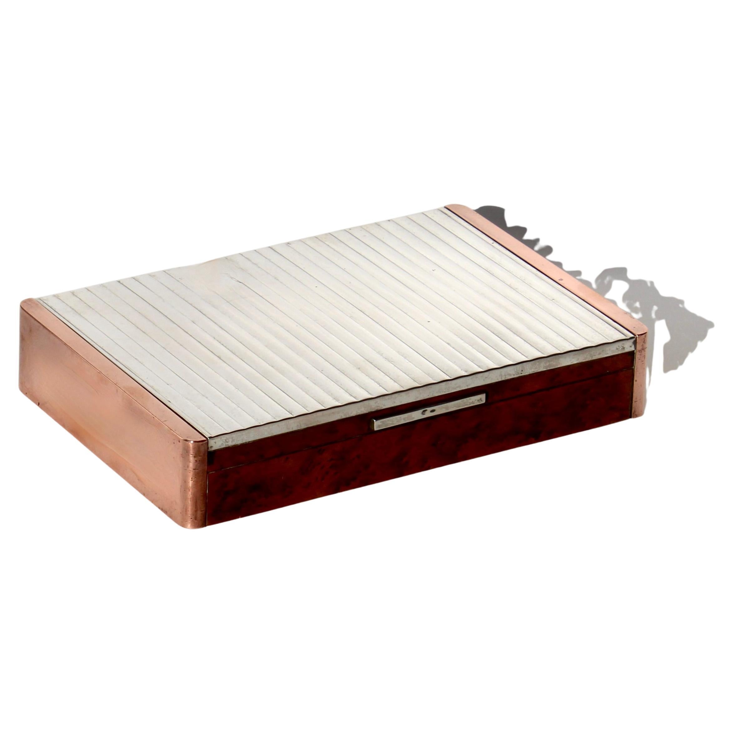 Coffret à cigarettes ou commode en bois d
olivier italien par Argenteria Alignani en vente