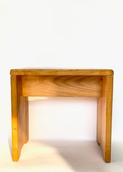 Charlotte Perriand: Hocker „Pine Wood“ 1600 für das Skigebiet Les Arcs, Frankreich, um 1960