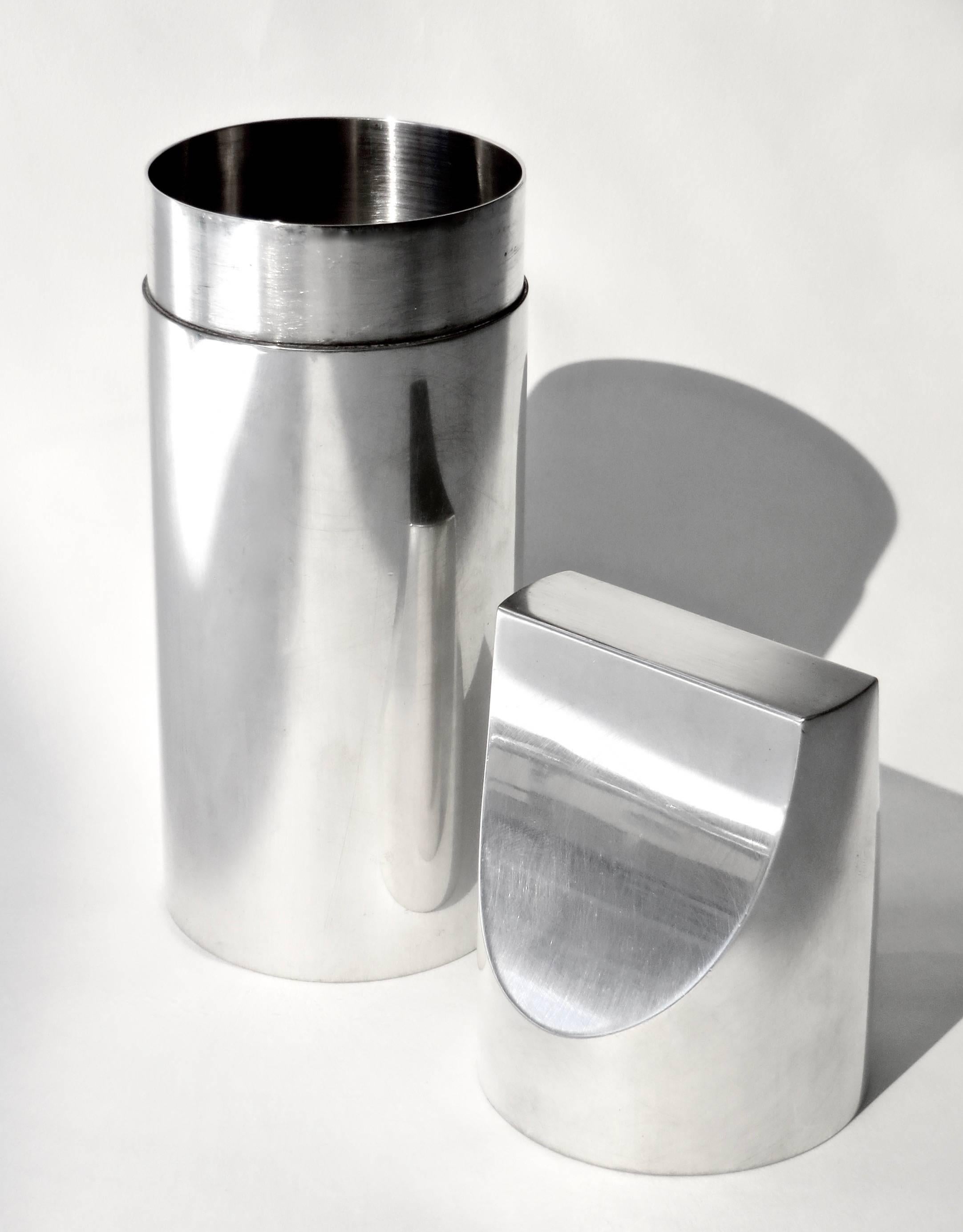 Italian Silver Plate Cocktail Shaker by Lino Sabattini 2