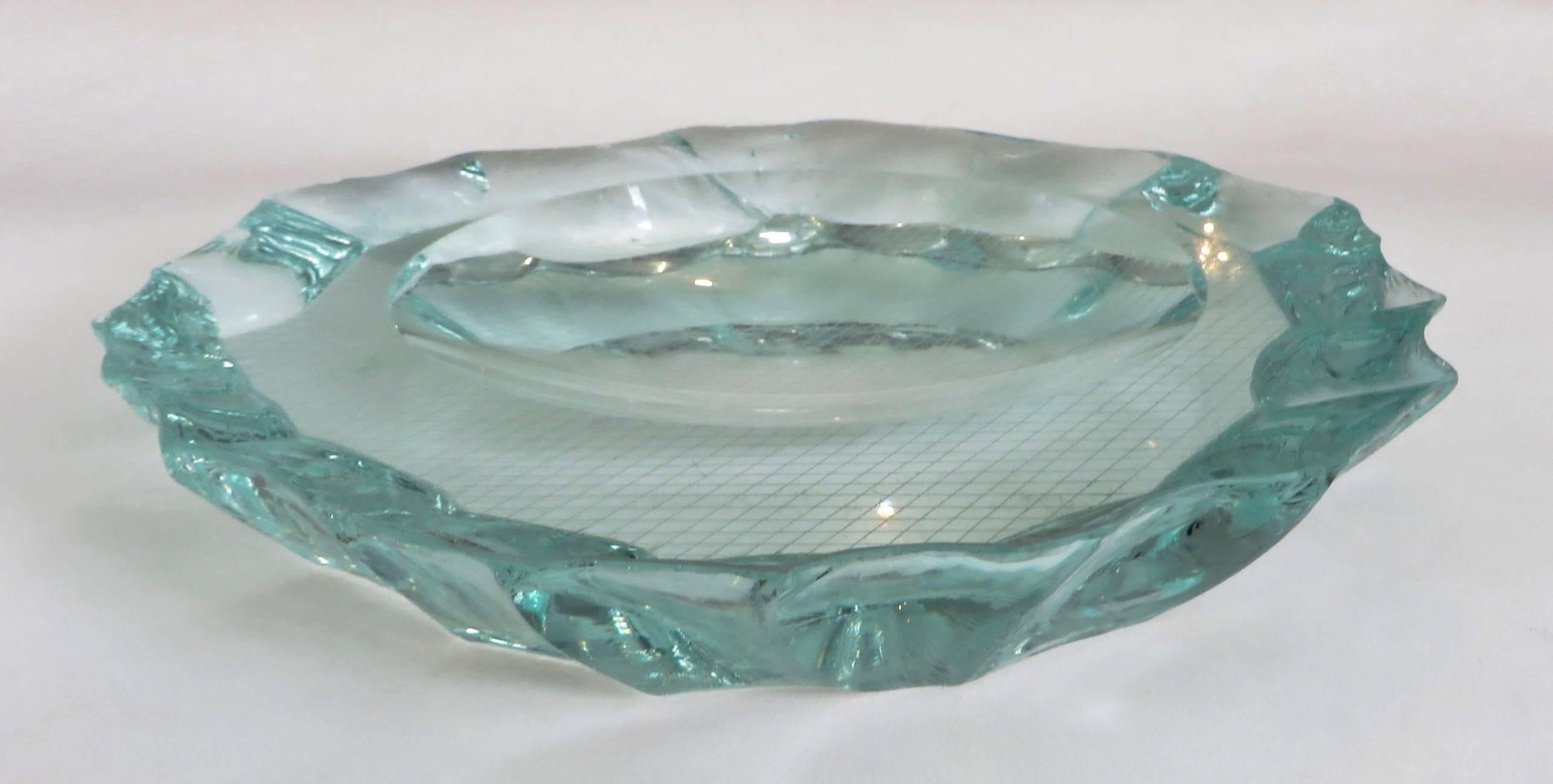 Round sculpted and incised, glass dish by Pietro Chiesa for Fontana Arte, circa 1940. Collectable crystal bowl with 