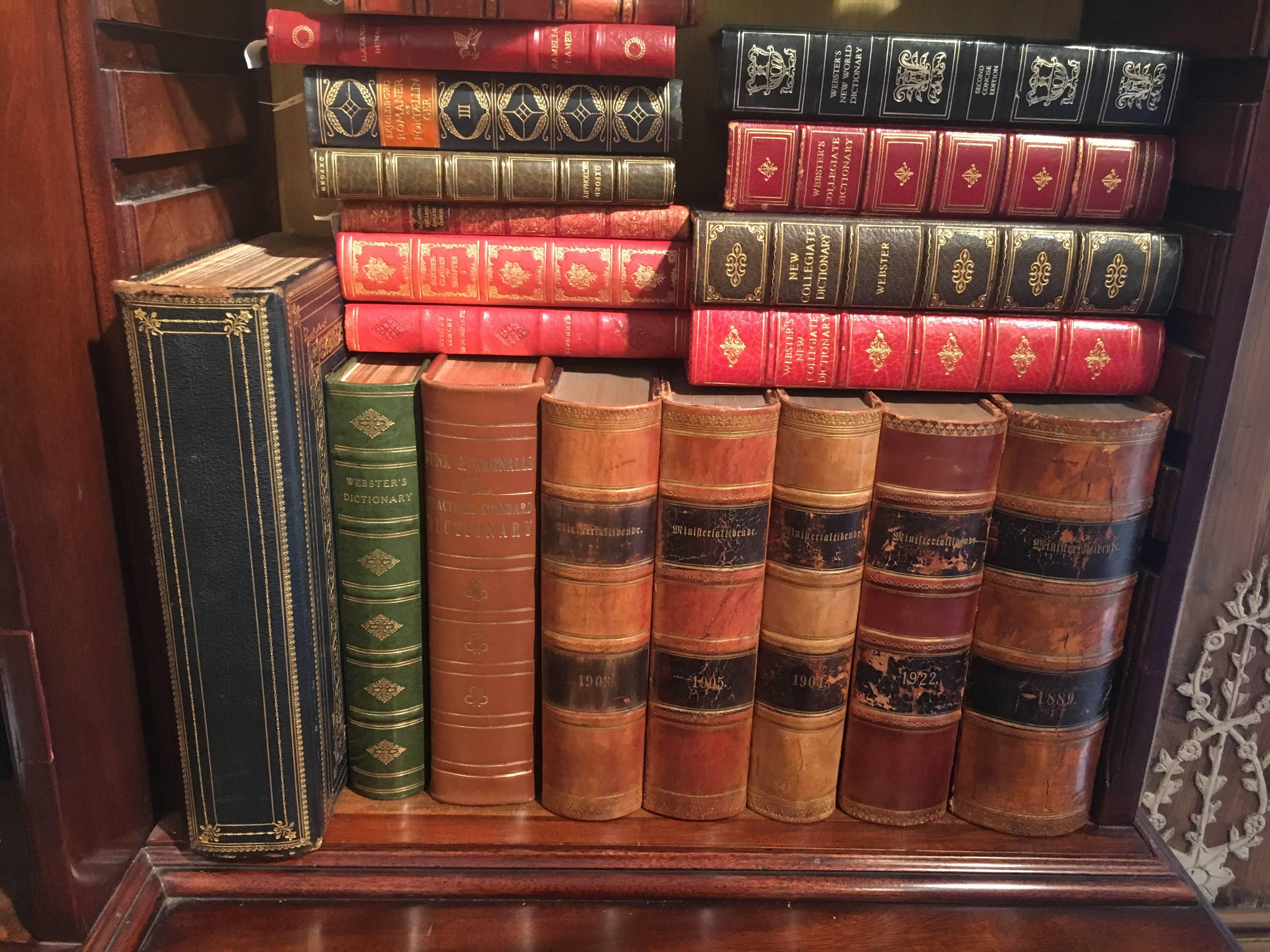 New Shipment Of Assorted Leather Bound Books, Priced Per Book. English For Sale 7
