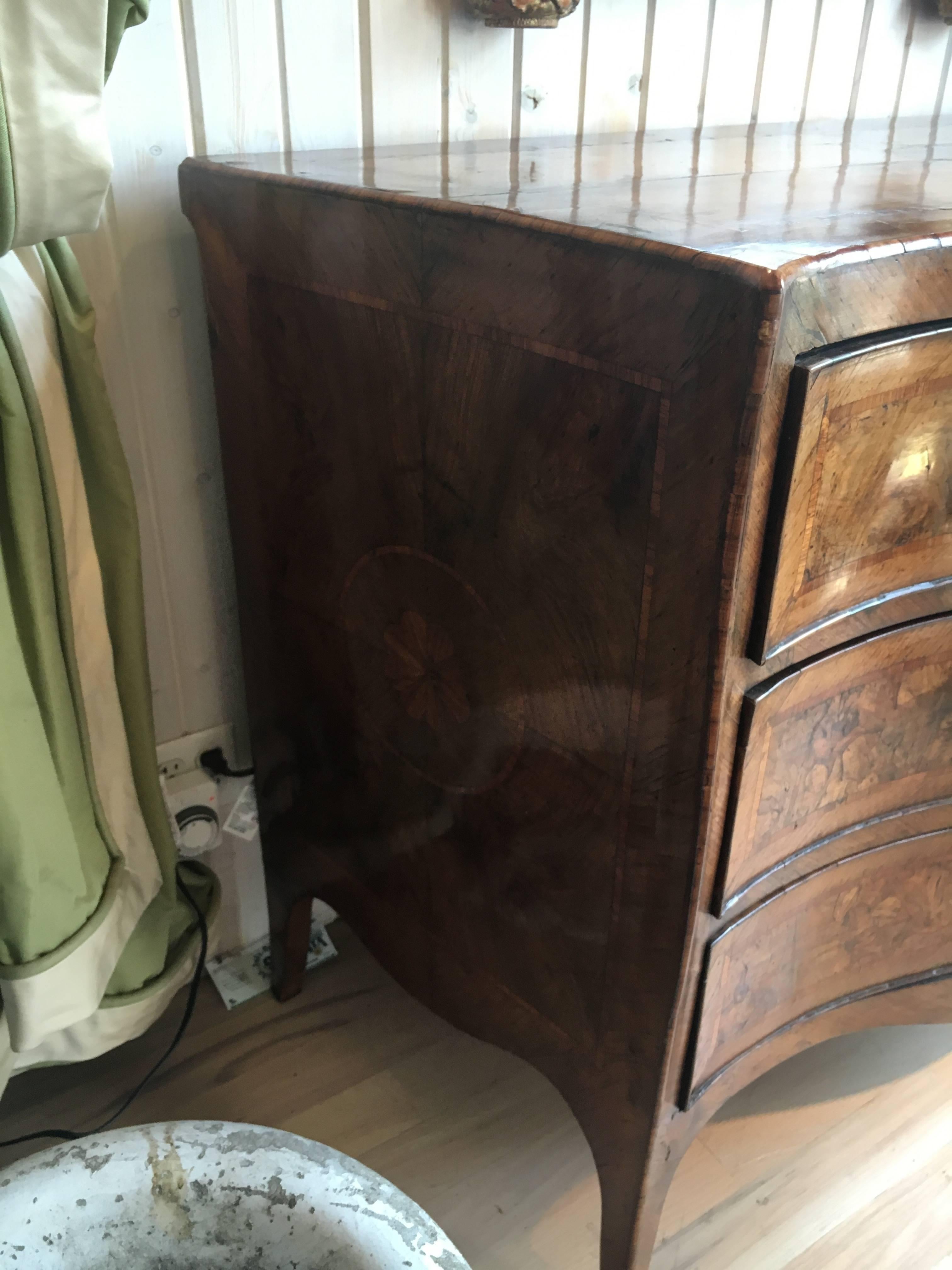 Spectacular 18th Century Italian Fruitwood and Burl Wood Commode In Excellent Condition In Buchanan, MI