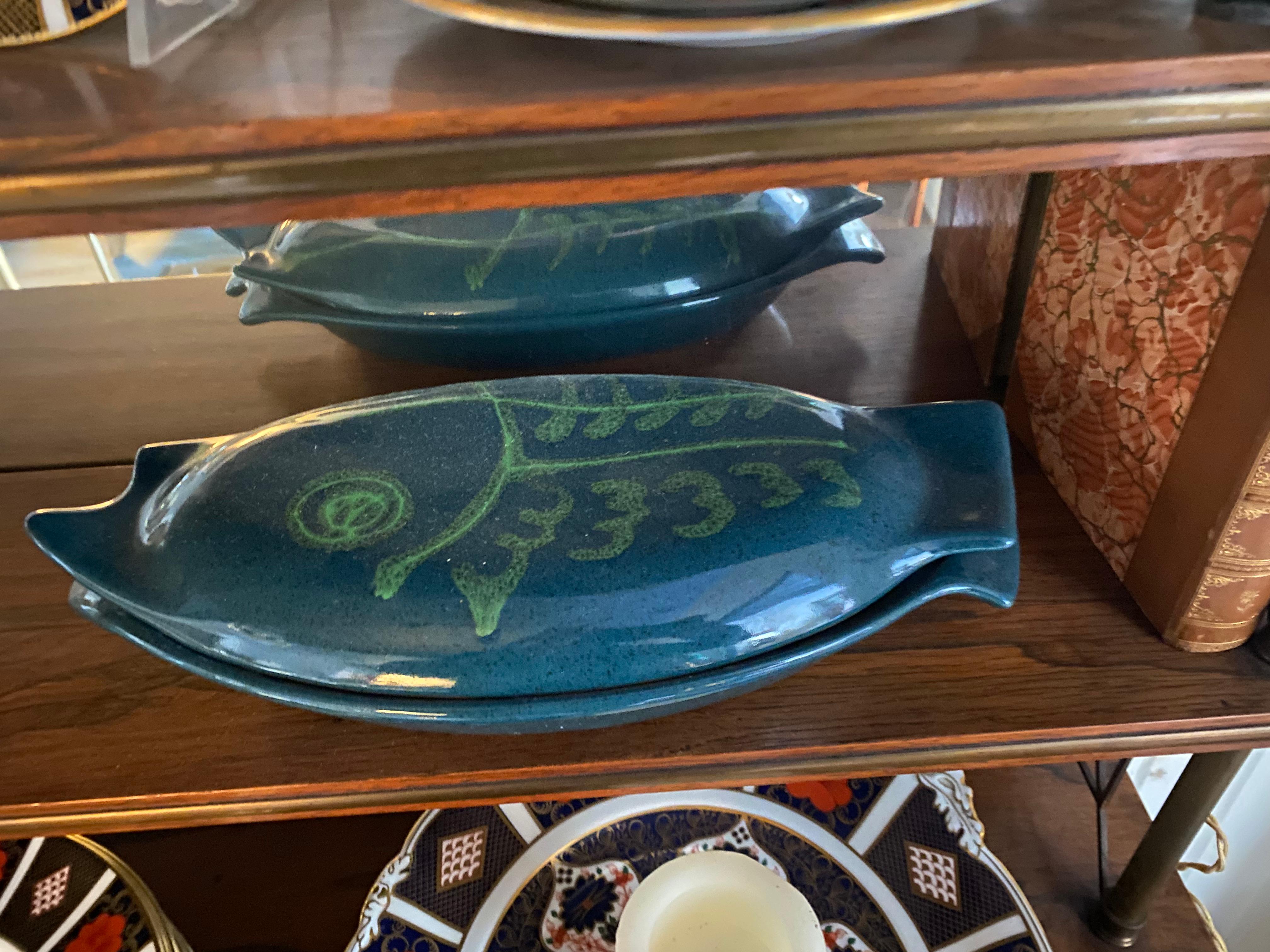 Set of Eight Mid-Century Ceramic Plates with Fish Form Decoration In Excellent Condition In Buchanan, MI