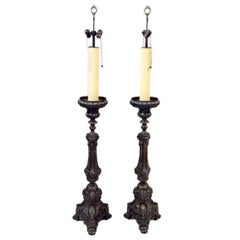 Coppia monumentale di lampade da terra francesi in bronzo a sbalzo del XIX secolo