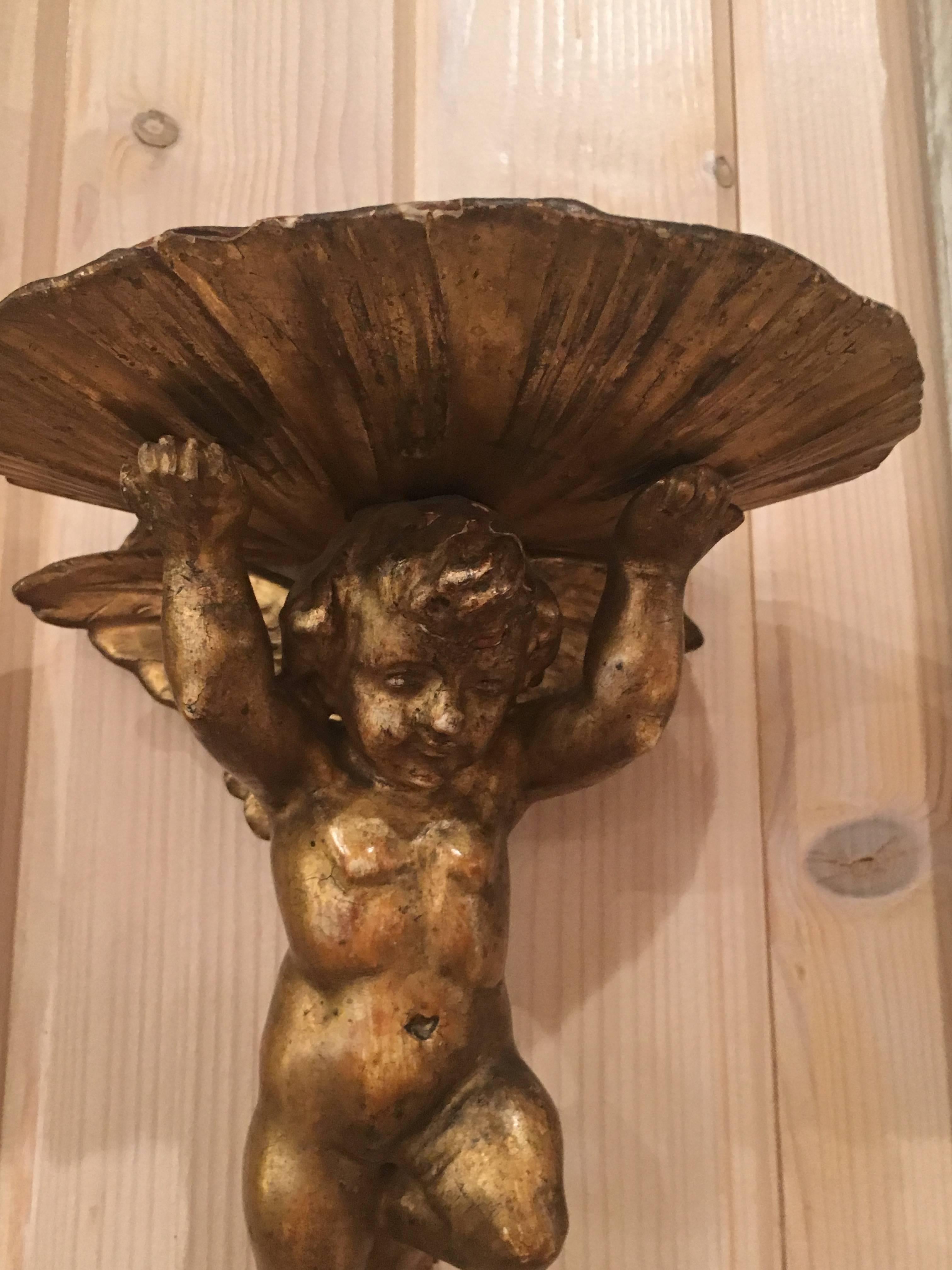 Charming Pair of 19th Century Italian Giltwood Brackets, Putti Supporting Shell In Excellent Condition For Sale In Buchanan, MI