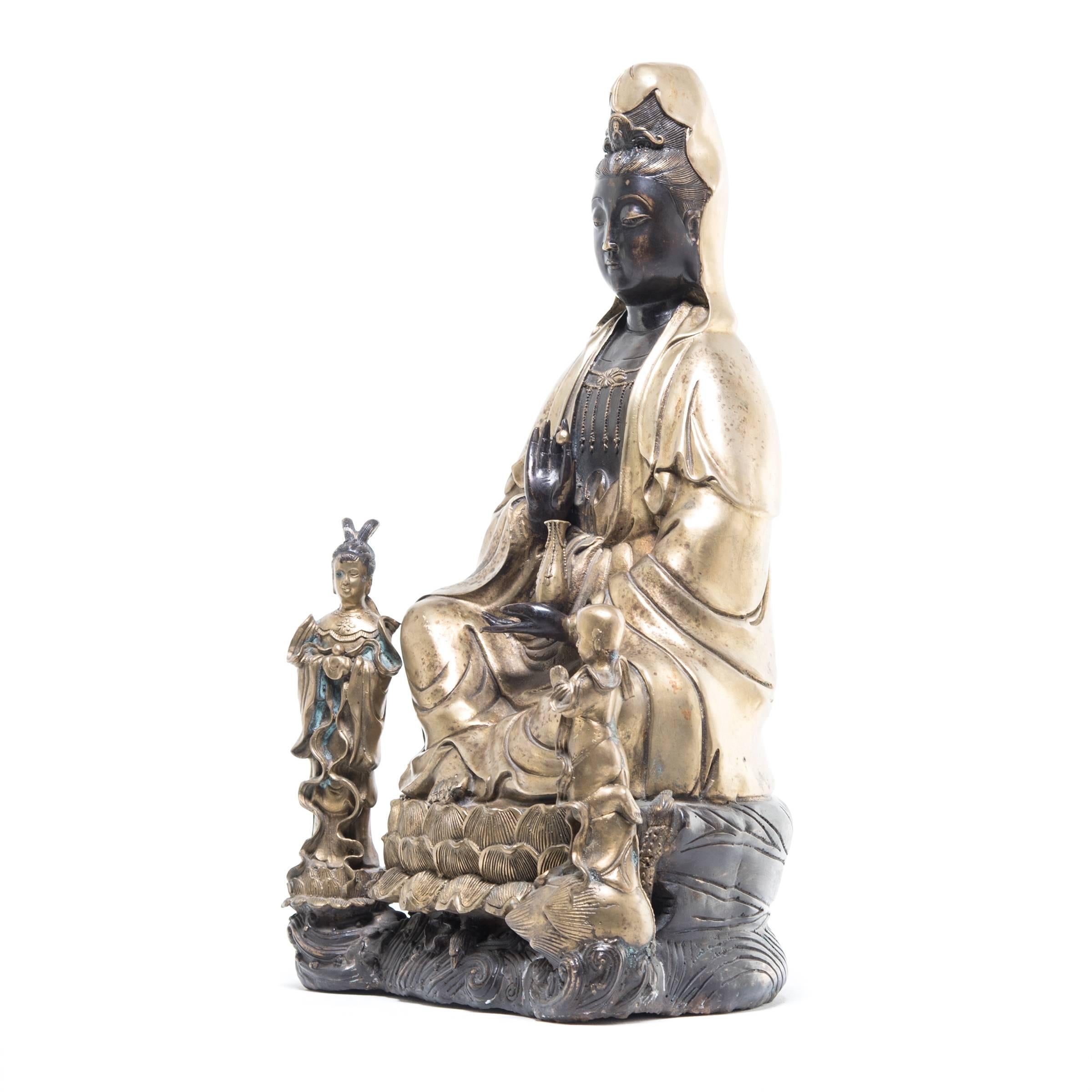 Gilt Bronze Guanyin In Excellent Condition In Chicago, IL