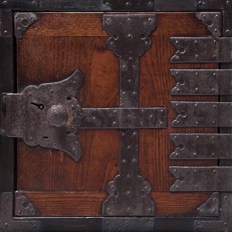 Lacquered Tansu Chest at 1stDibs