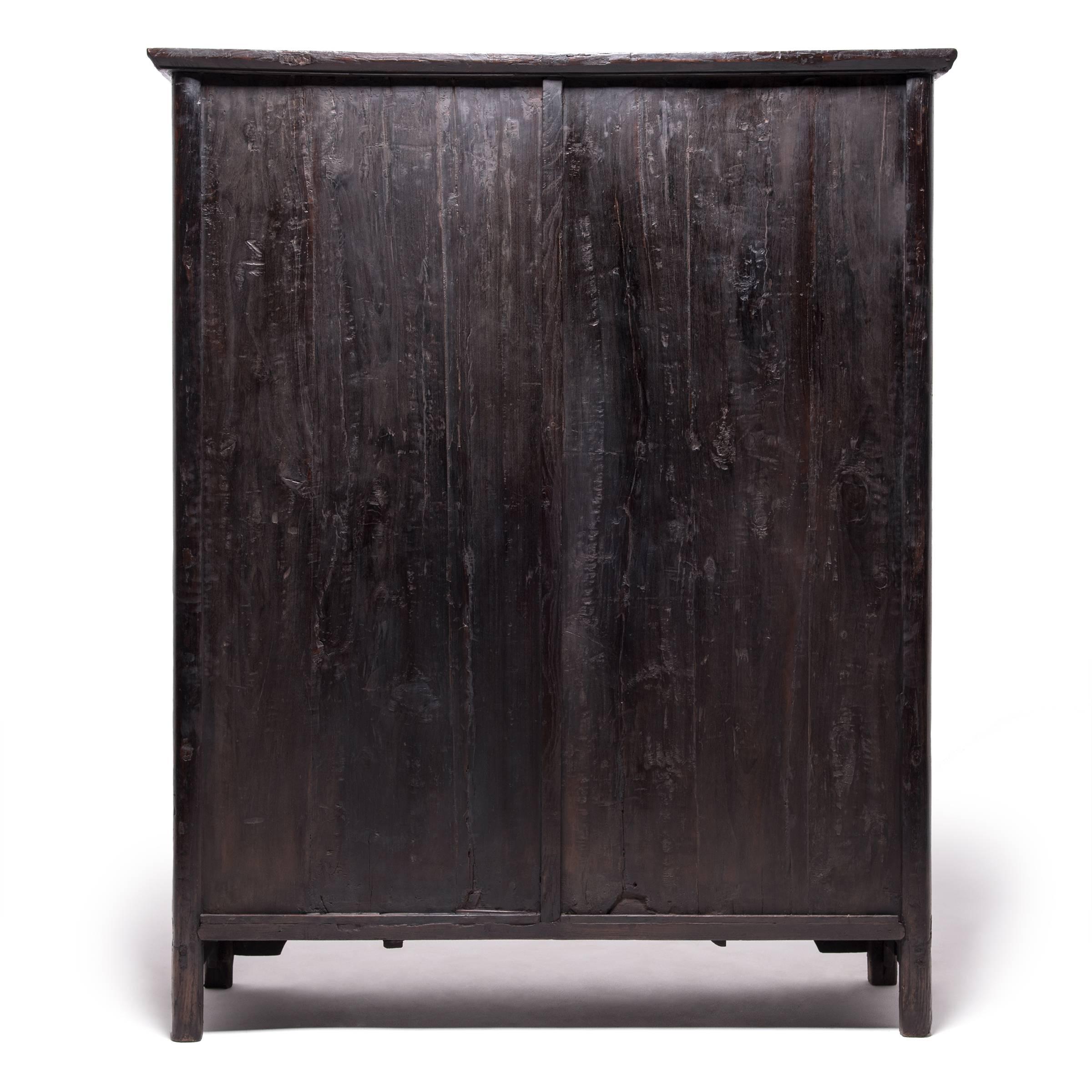 Chinese Four-Panel Cabinet, c. 1850 In Good Condition For Sale In Chicago, IL