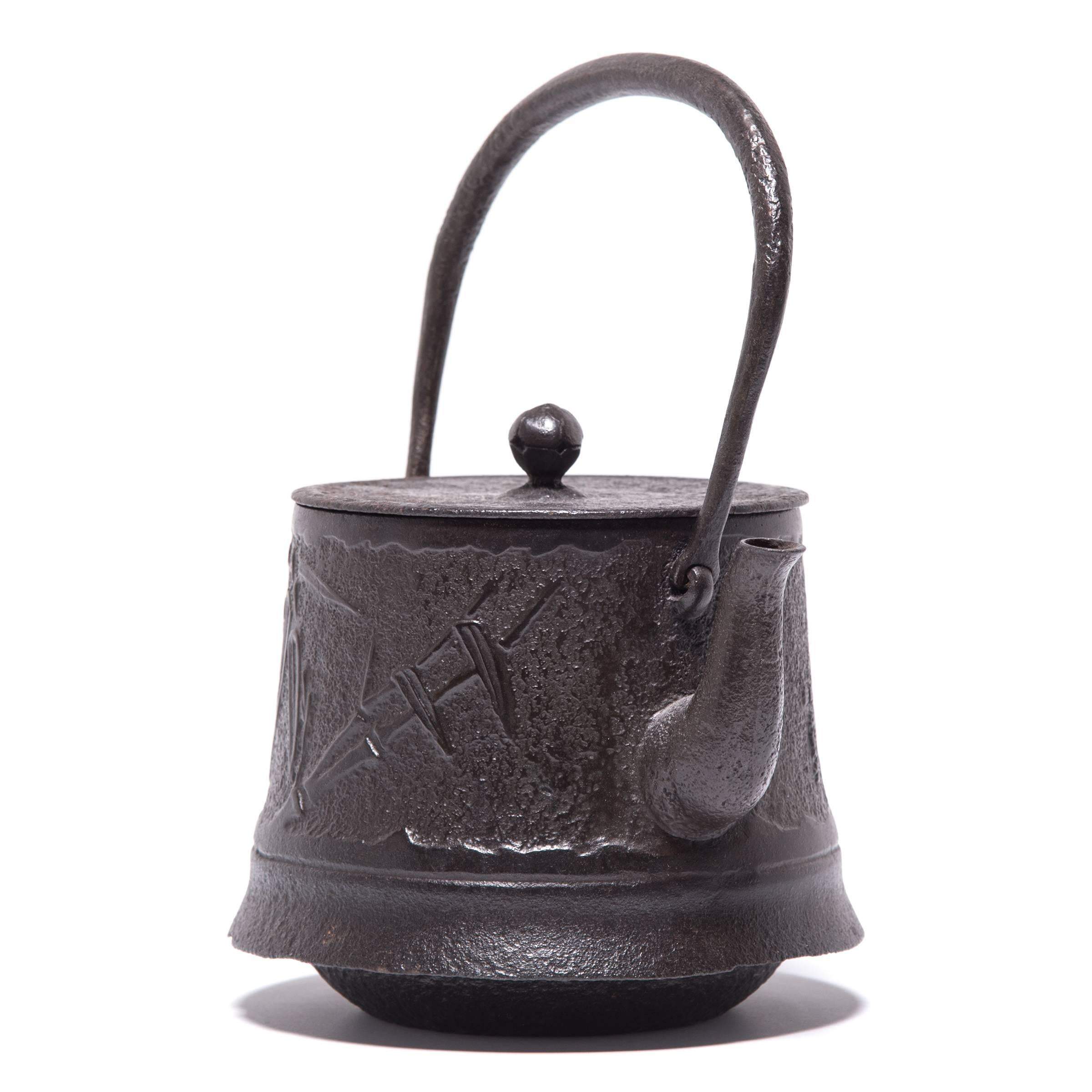 Known as “tetsubin,” cast-iron kettles have been produced in Japan for centuries. Made to boil water for traditional tea ceremonies, the kettle’s cast-iron construction is said to change the quality of the water, making tea taste mellow and sweet.