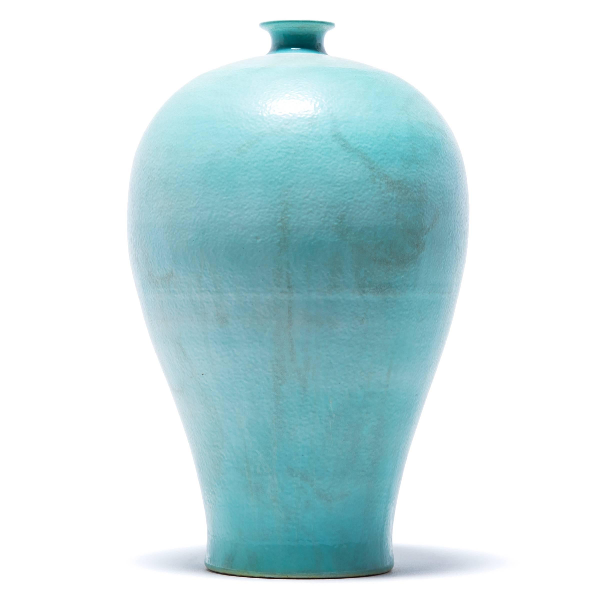 Chinese Jade Meiping Vase In Excellent Condition In Chicago, IL