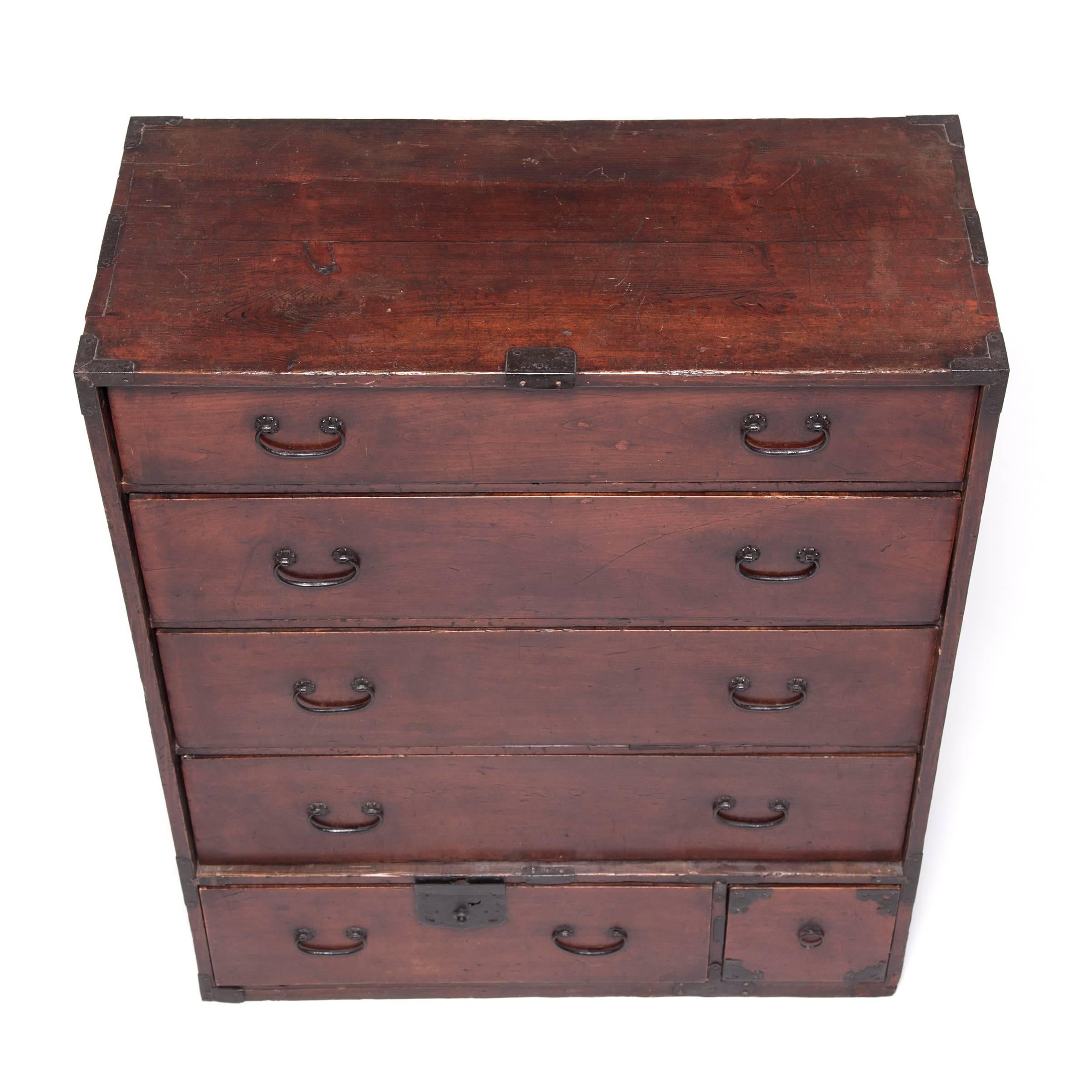 Early 20th Century Japanese Tansu Chest In Good Condition In Chicago, IL