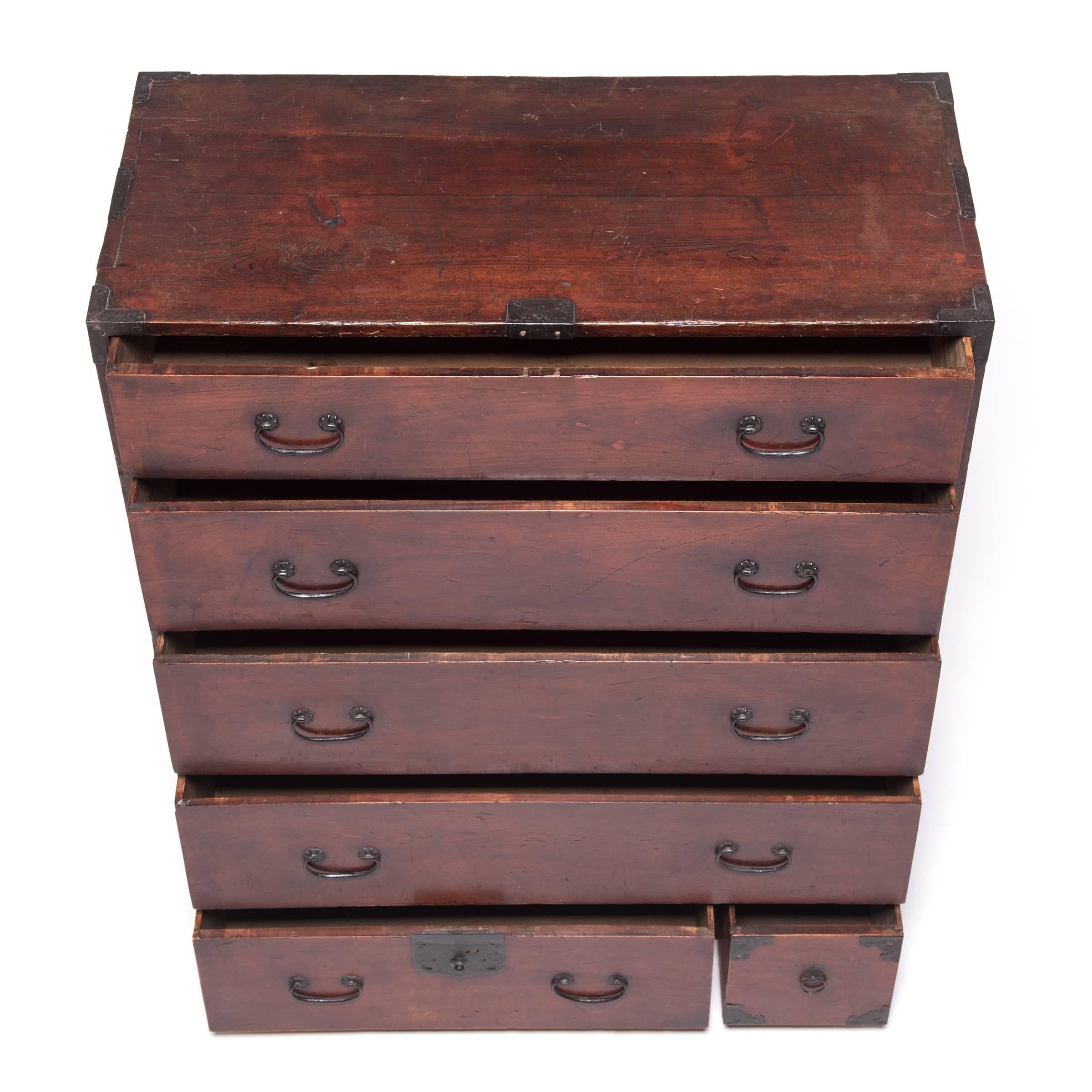 Wood Early 20th Century Japanese Tansu Chest
