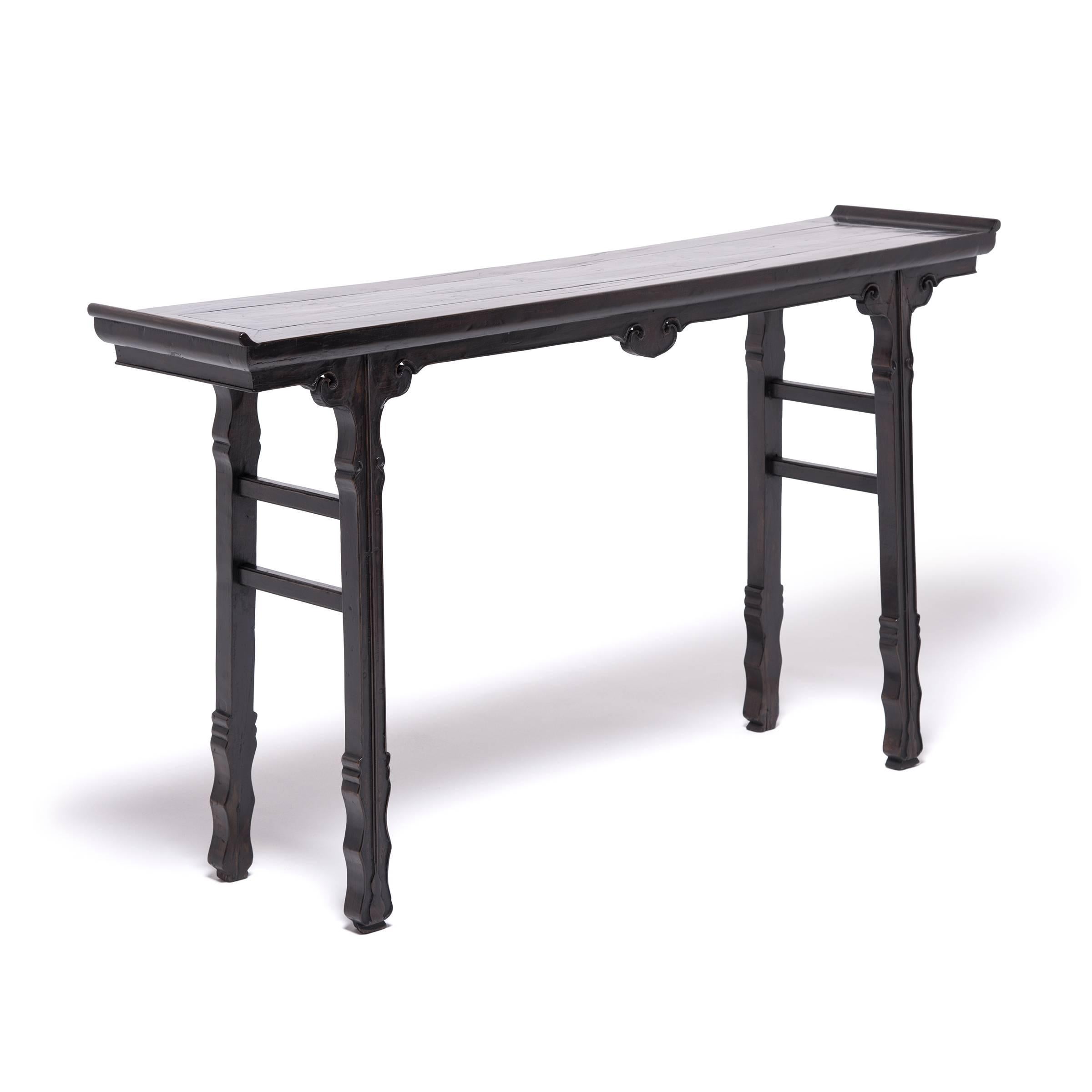A black lacquer finish brings out the beautiful Silhouette of this elegant Qing-dynasty altar table once used to hold incense, offerings and portraits honoring ancestors. Skillfully constructed without nails or screws, this beautifully proportioned