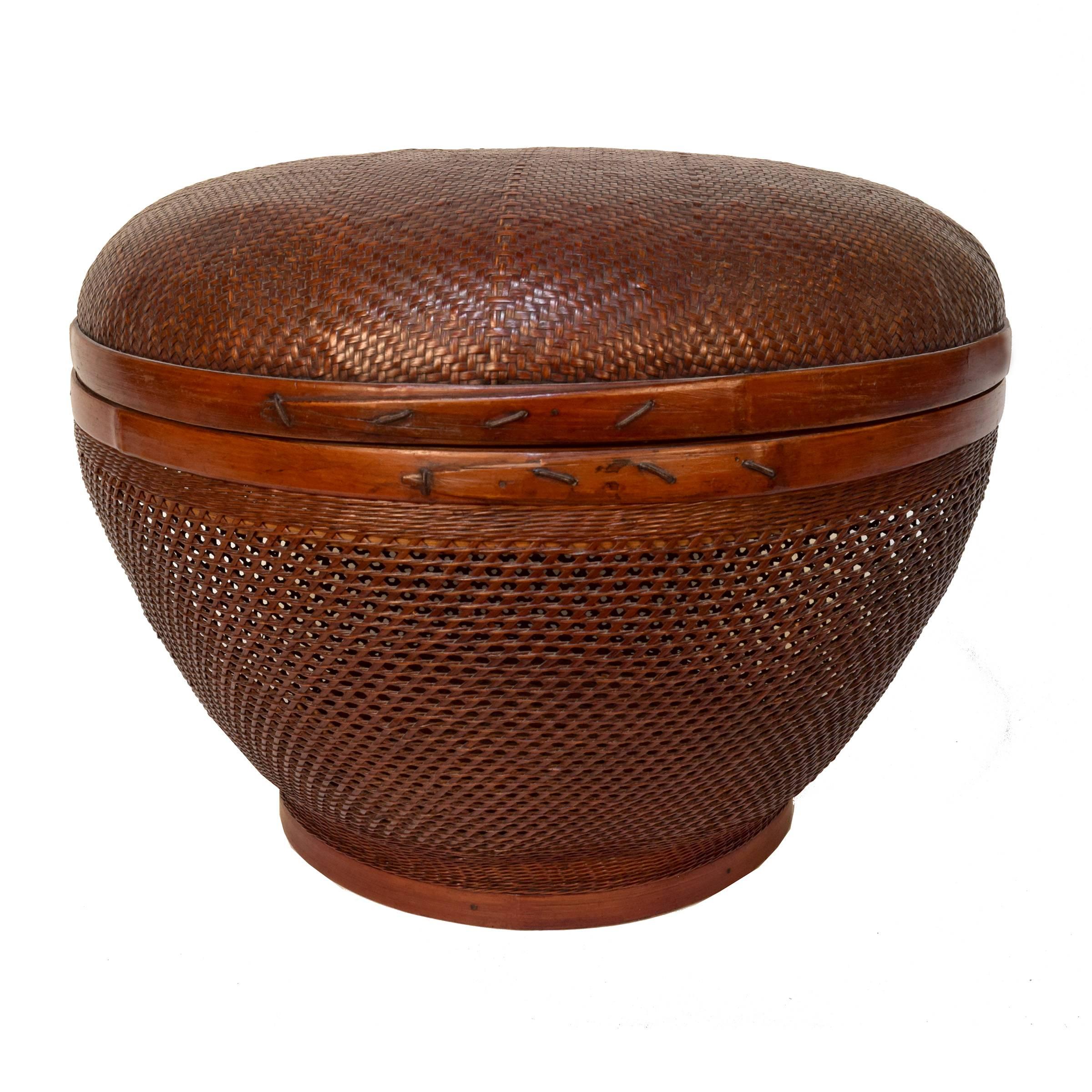The tightly woven top of this exemplary basket gently deconstructs into the open weave of the bottom. It was likely used to protect fresh produce during the Qing dynasty. The artisan who created it spent many hours cutting, splitting and scraping