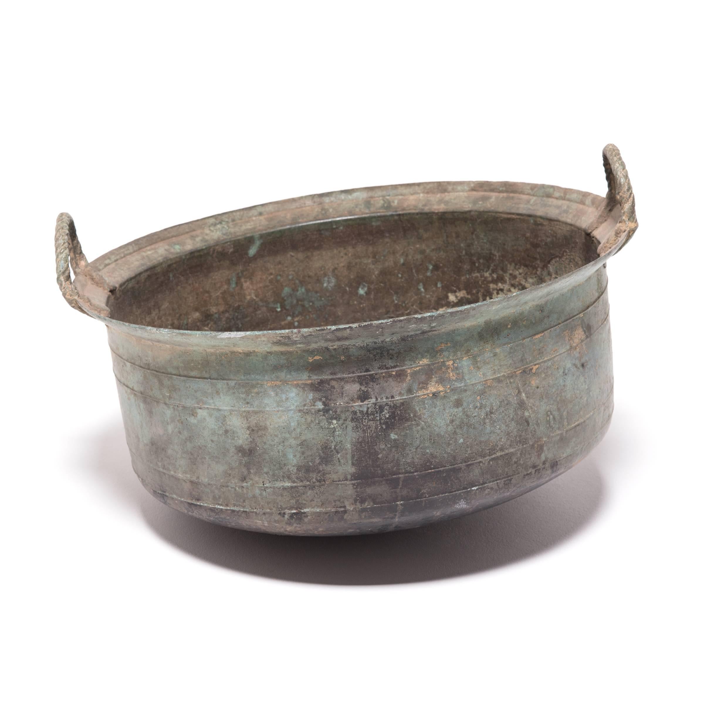 Thai Ban Chiang Bronze Kettle, c. 2100 BC In Good Condition In Chicago, IL
