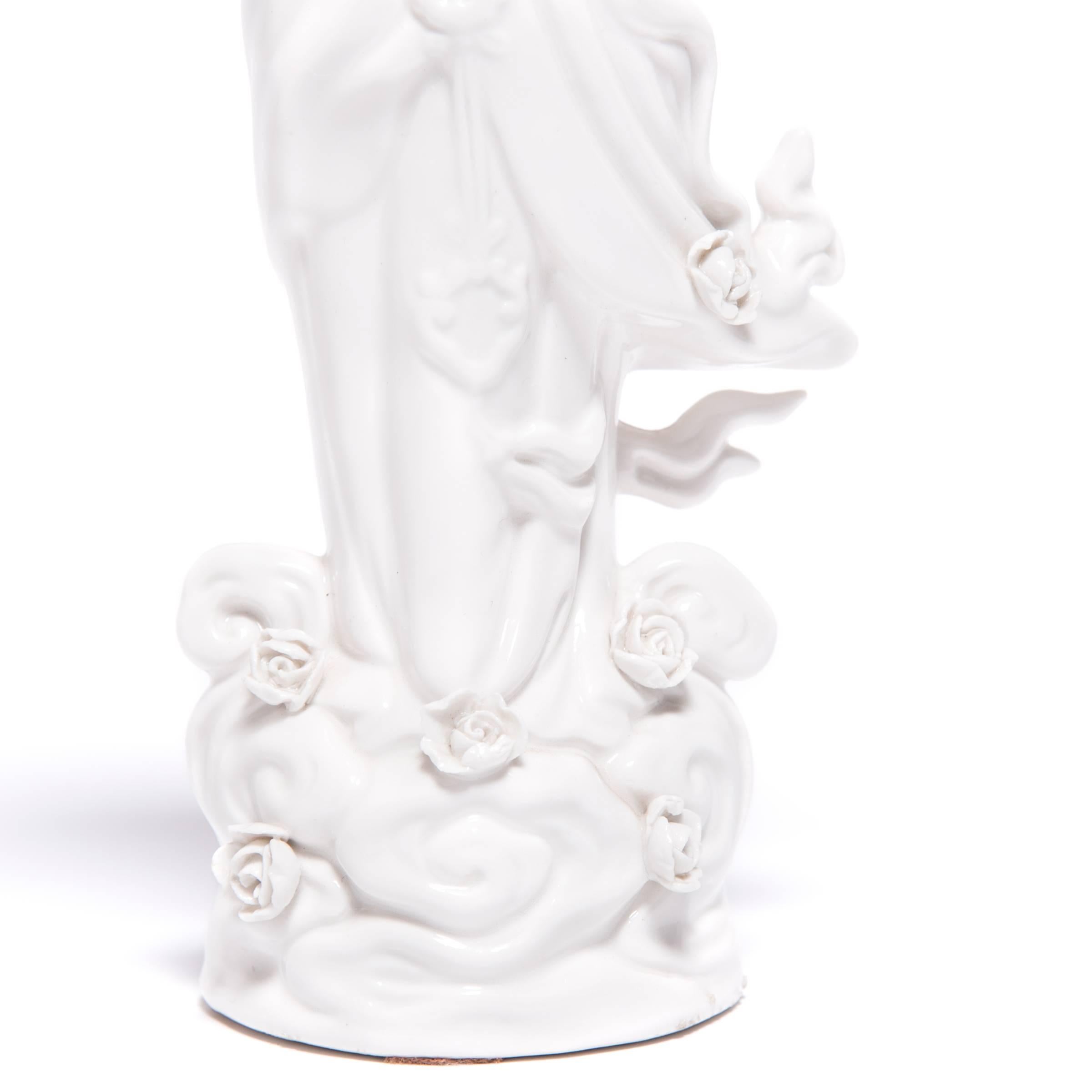 Chinese Blanc de Chine Guanyin In Excellent Condition In Chicago, IL