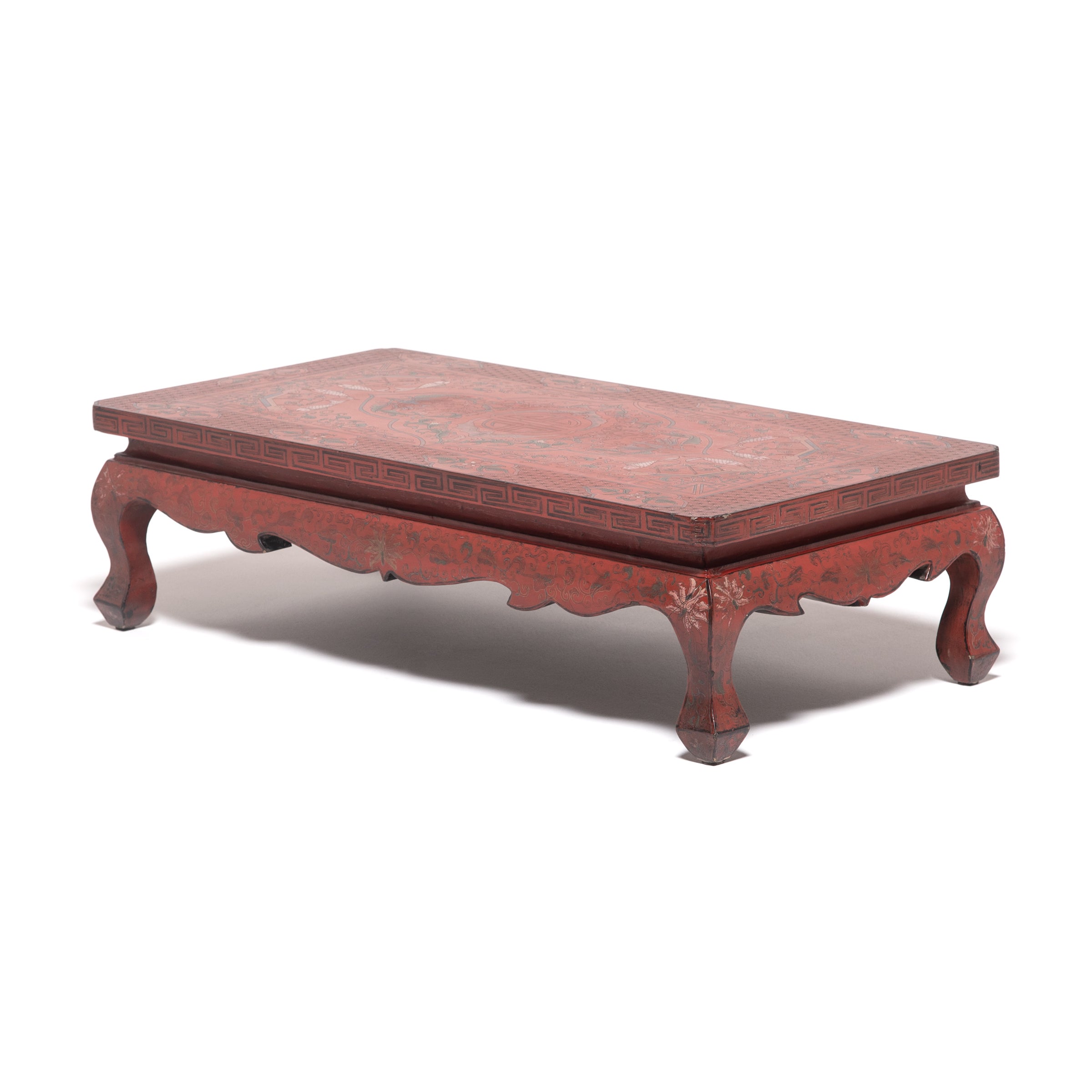 Table basse chinoise en laque peinte avec carillons de poisson, vers 1900