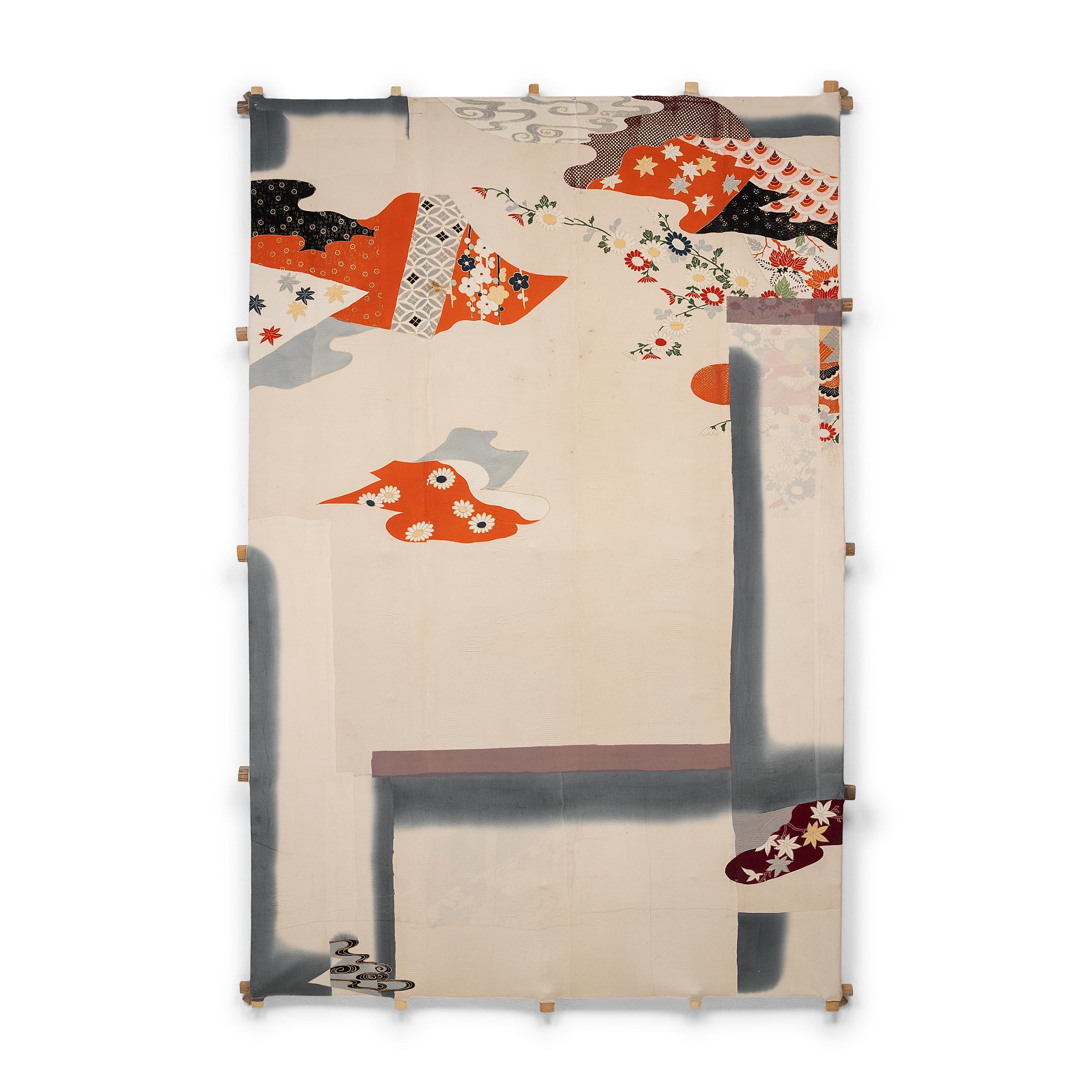 Der in Chicago, Illinois, ansässige zeitgenössische Künstler Michael Thompson schafft einzigartige Drachen, Collagen und Mixed-Media-Arbeiten, die er aus Materialfragmenten der Vergangenheit und Gegenwart zusammensetzt, die er auf seinen Reisen