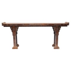 Mesa de altar china antigua con motivos de dragones serpenteantes, siglo XIX