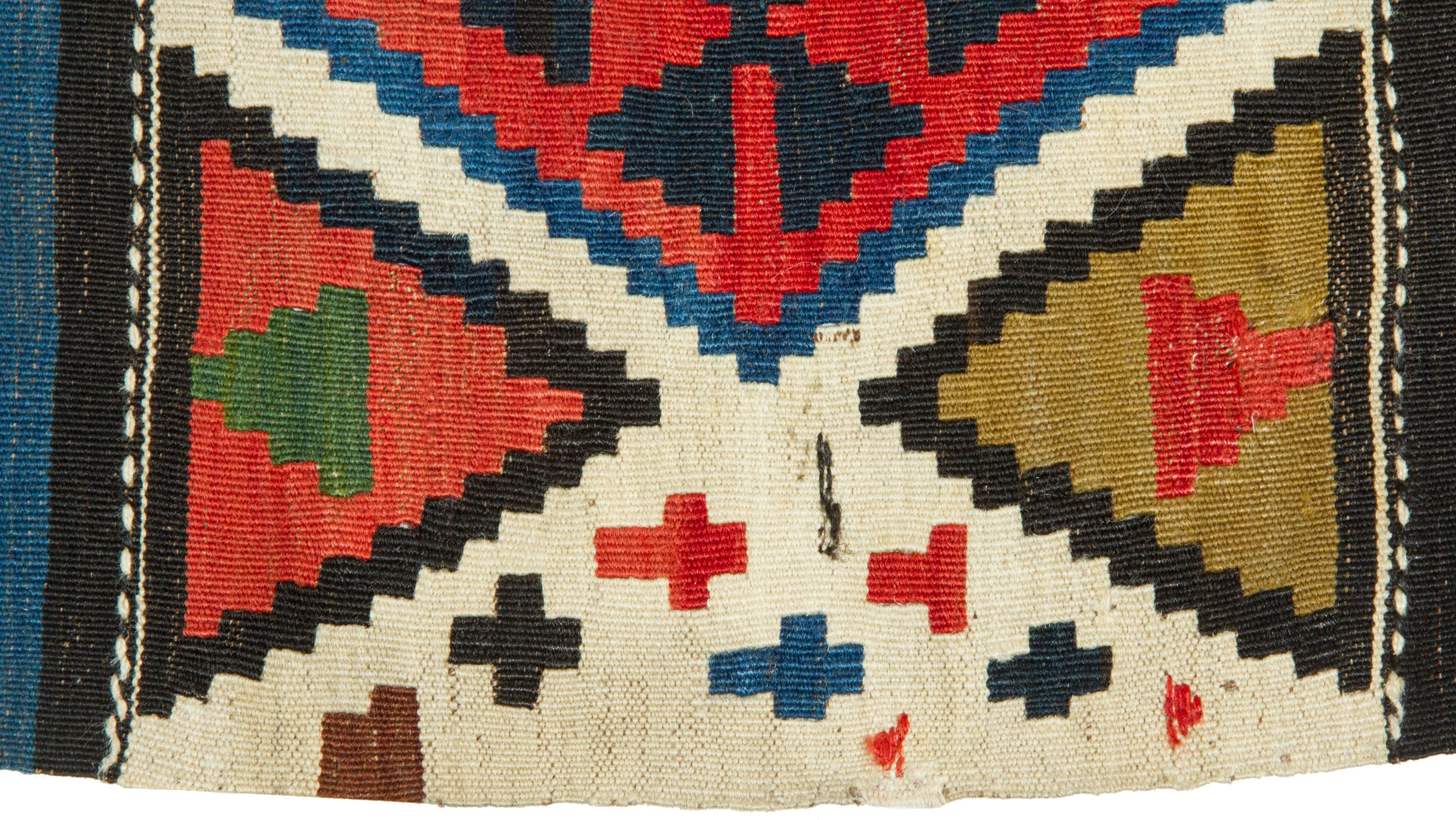 Antique Shirvan Kilim Rug In Excellent Condition For Sale In Chicago, IL