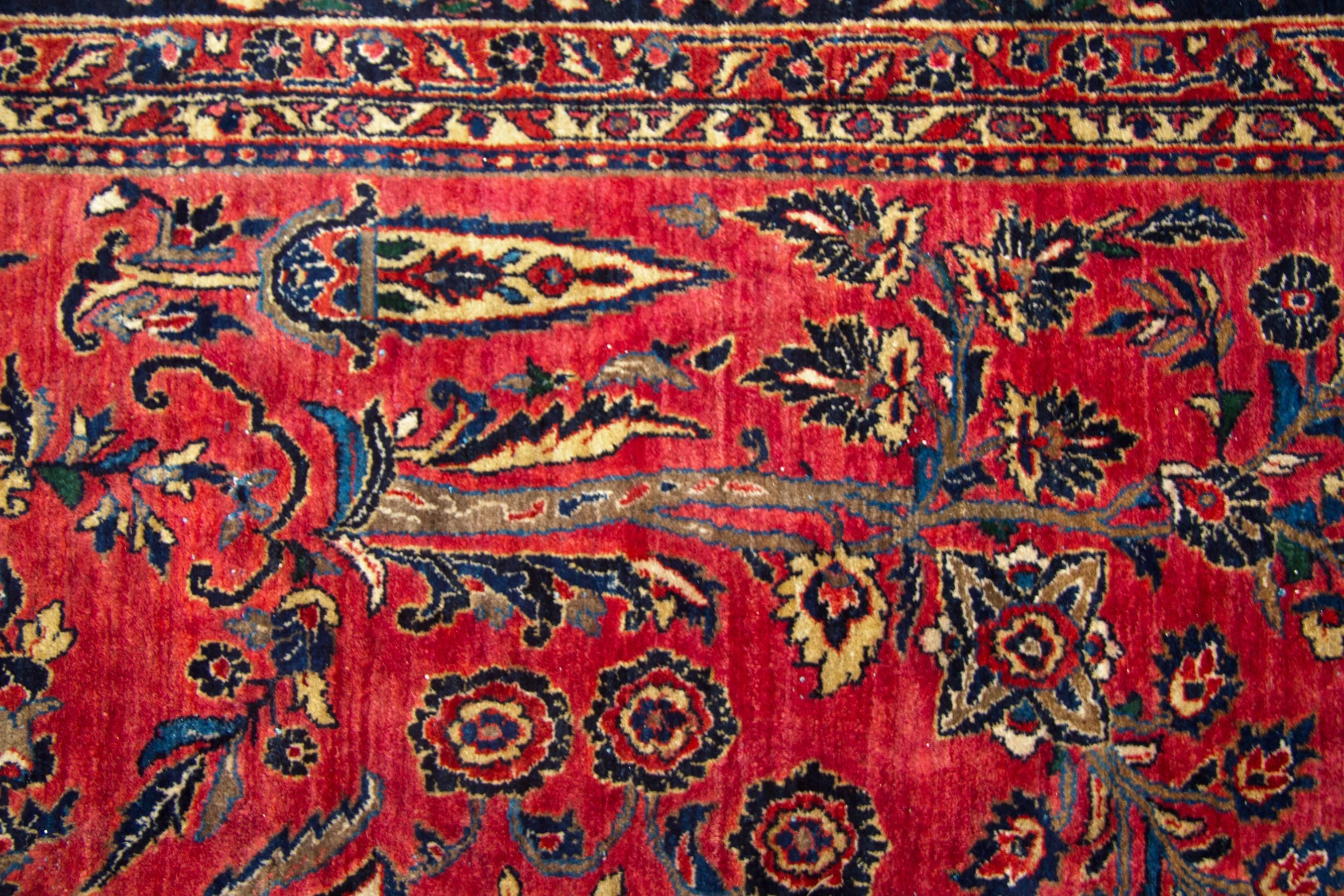 1920s Sarouk Rug In Excellent Condition In Chicago, IL