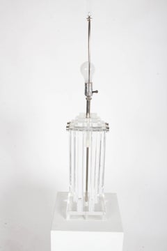 Paire de lampes en lucite à gradins lourds des années 1970