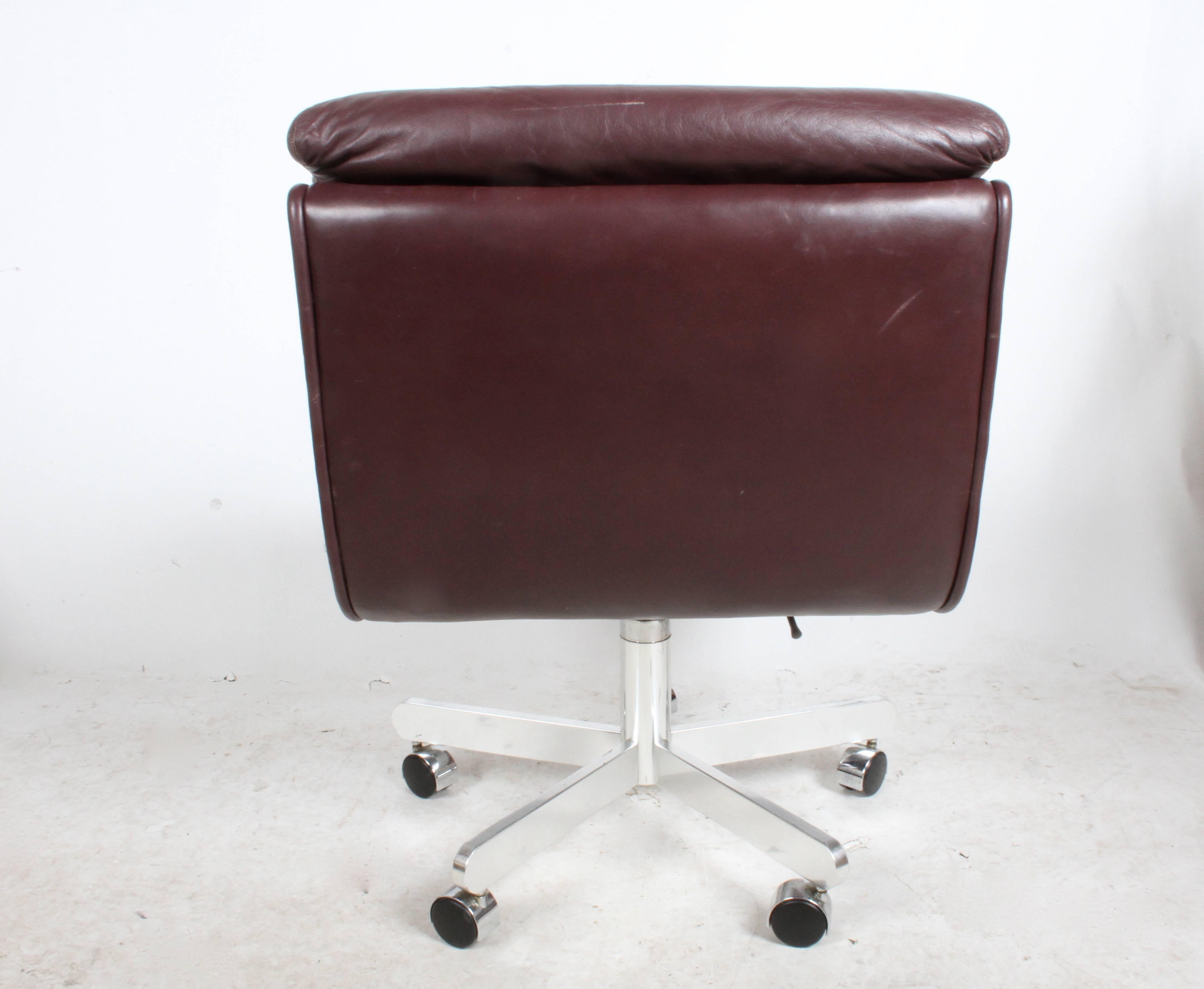 Late 20th Century Six Roger Sprunger for Dunbar Plum Leather Executive Chairs as Set or Singles For Sale