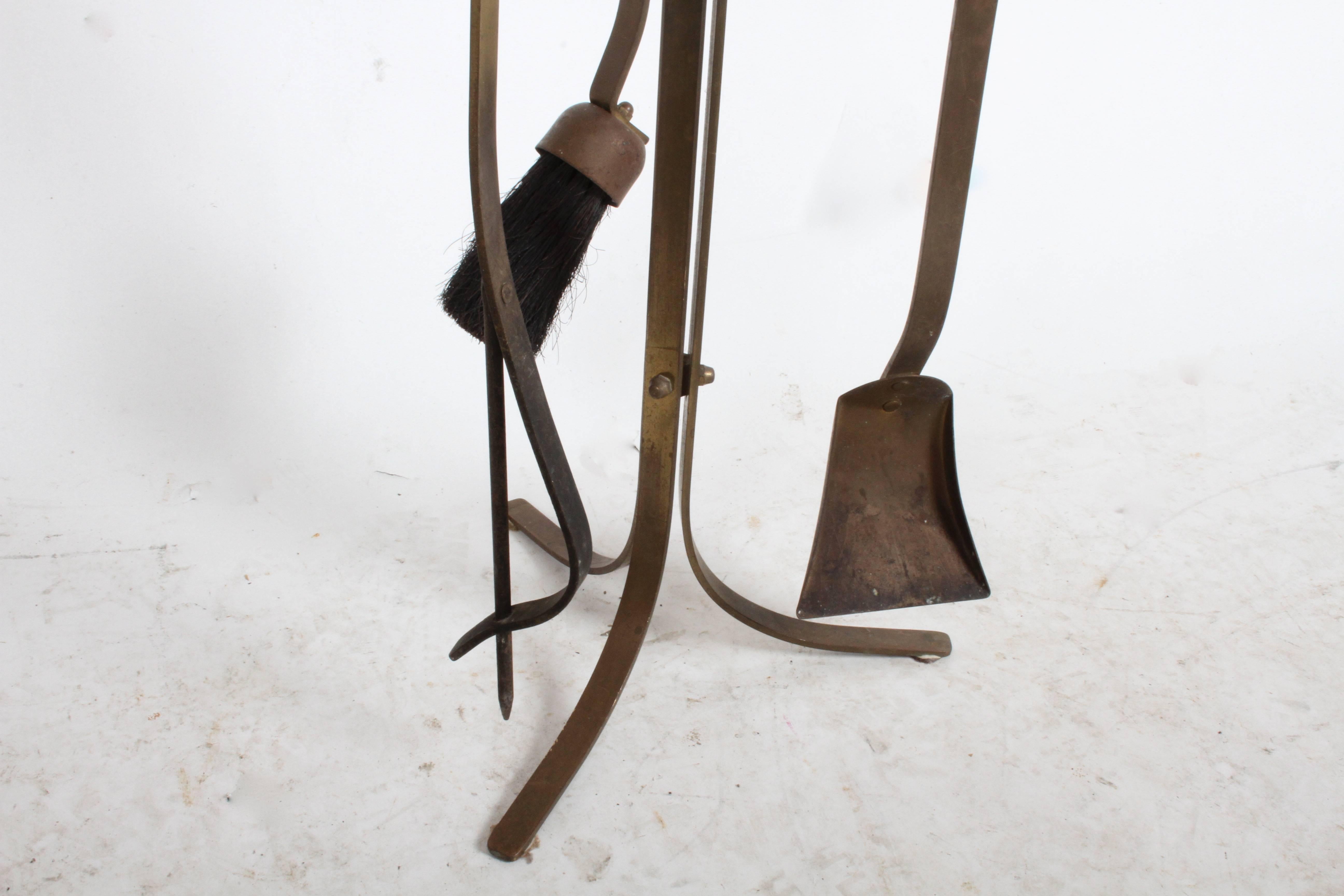 Mid-Century Modern Sculptural Brass Fire Tool Andiron Set In Good Condition For Sale In St. Louis, MO