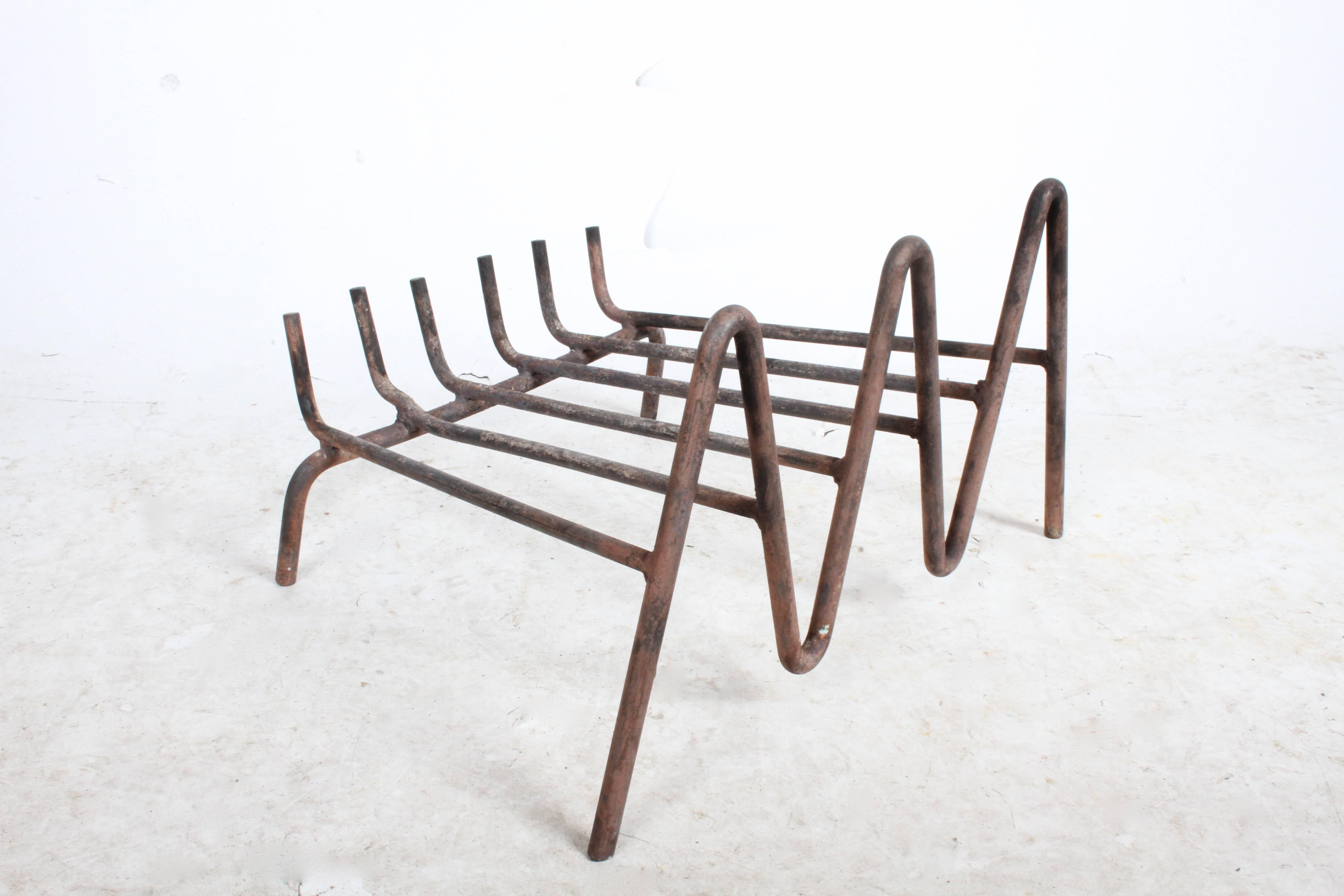Mid-Century wrought iron fireplace fire dog with log holder, with original patina. 

Log holder 22.5 W x 17.5 D x 13 H.