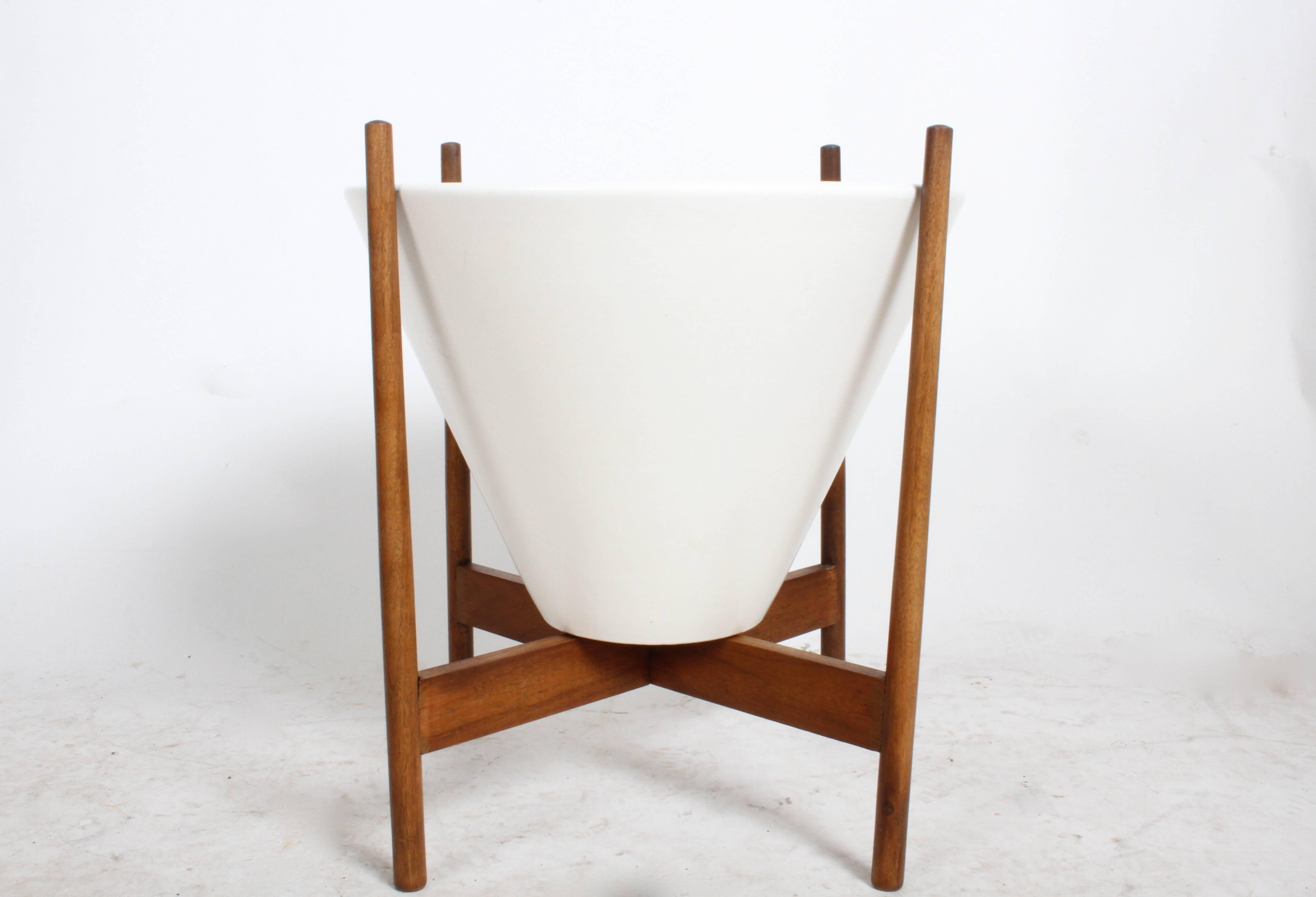 American Lagardo Tackett Ceramic Planter Model S-04 for Architectural Pottery circa 1960s