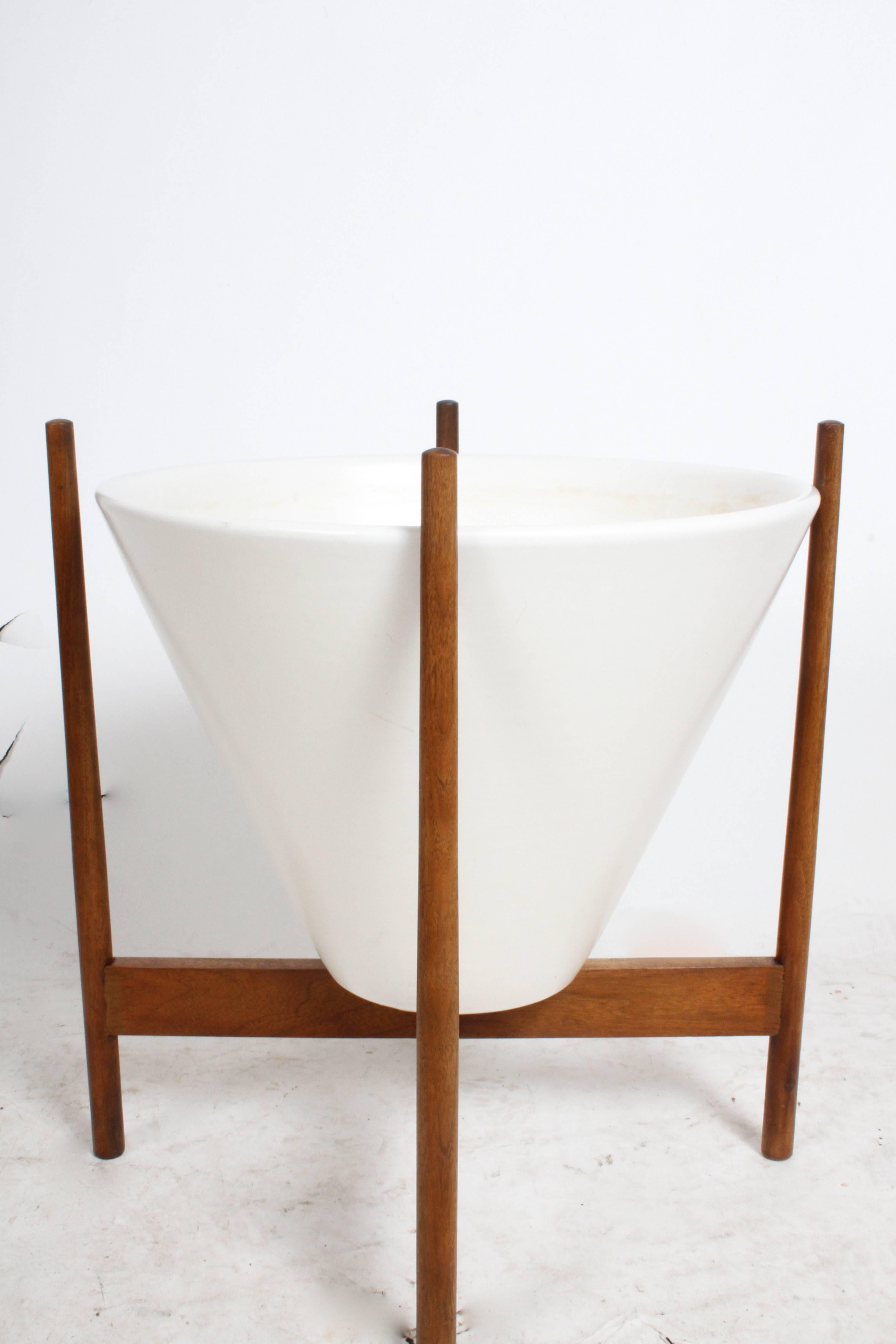 Lagardo Tackett Ceramic Planter Model S-04 for Architectural Pottery circa 1960s 1
