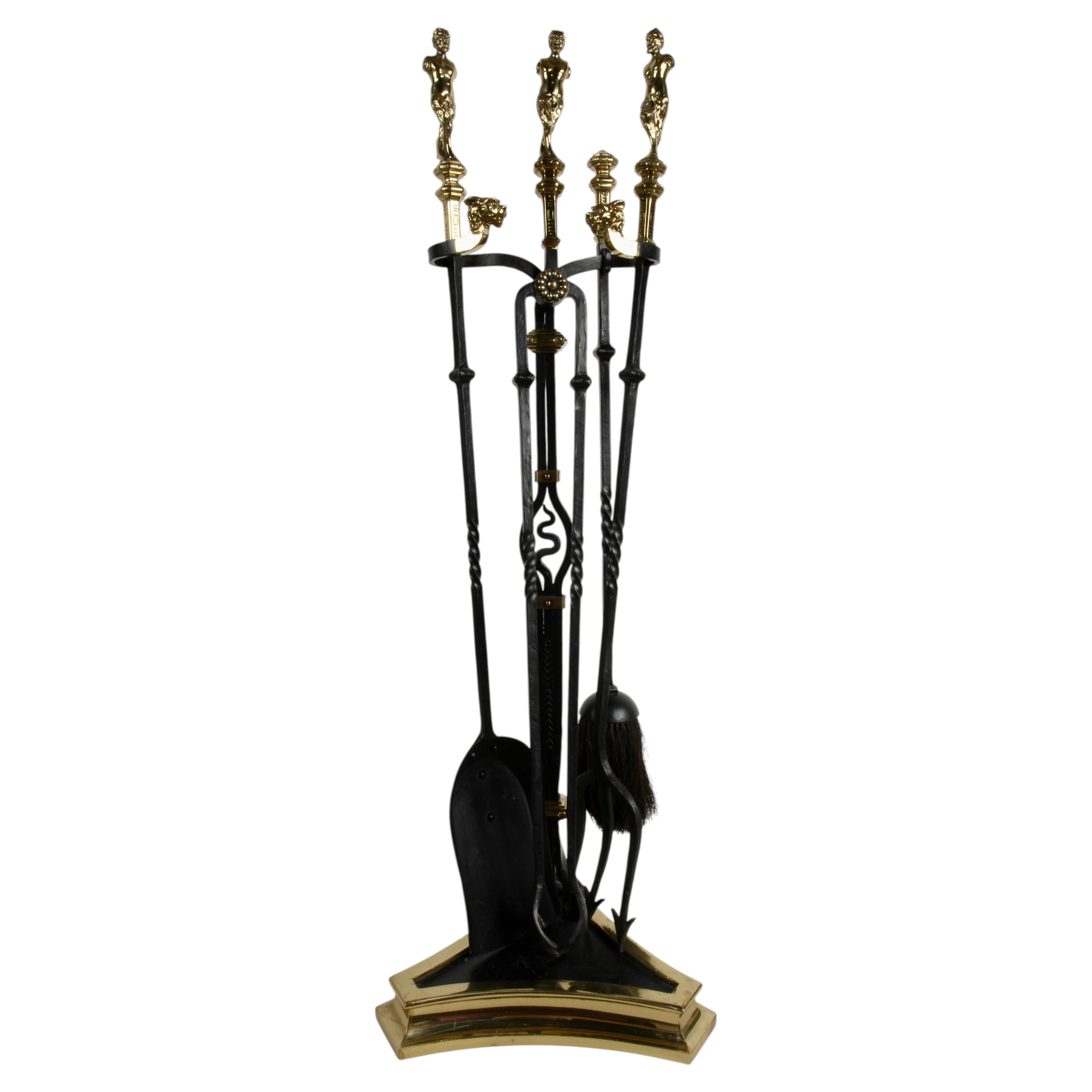 Set di attrezzi da camino in bronzo in stile neoclassico con satiro, tridente, gargoyle e serpente in vendita