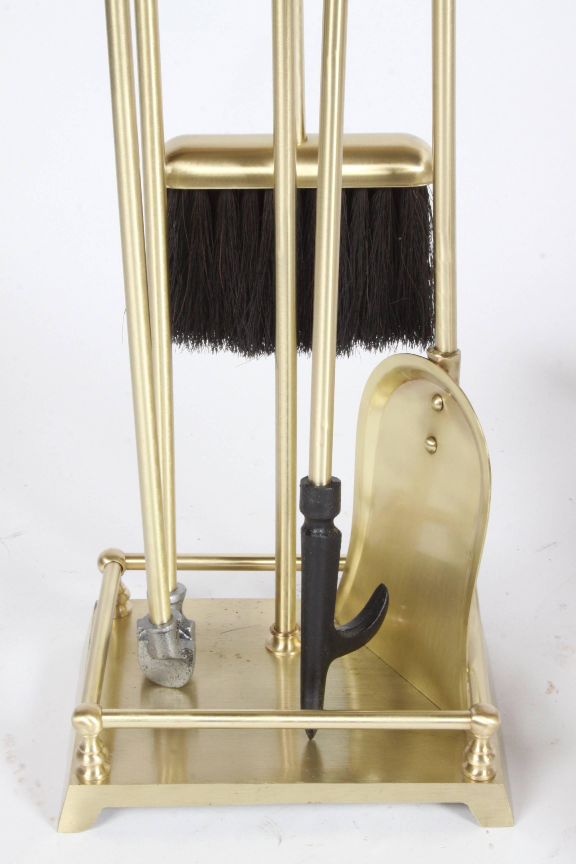 Brass Art Deco Modern torqued Andirons and Fire Tools Set, Deskey Style In Excellent Condition For Sale In St. Louis, MO