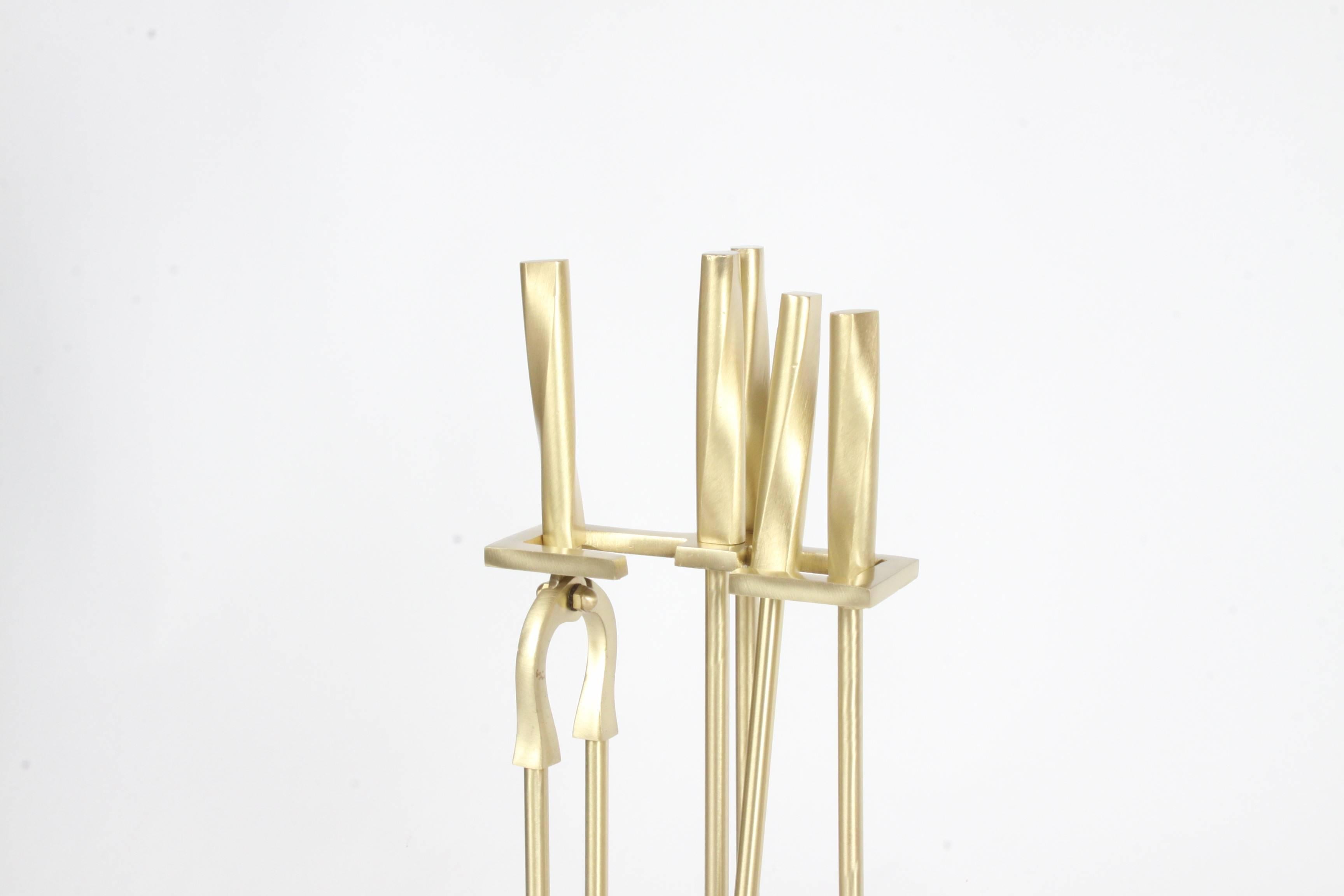 Mid-20th Century Brass Art Deco Modern torqued Andirons and Fire Tools Set, Deskey Style For Sale